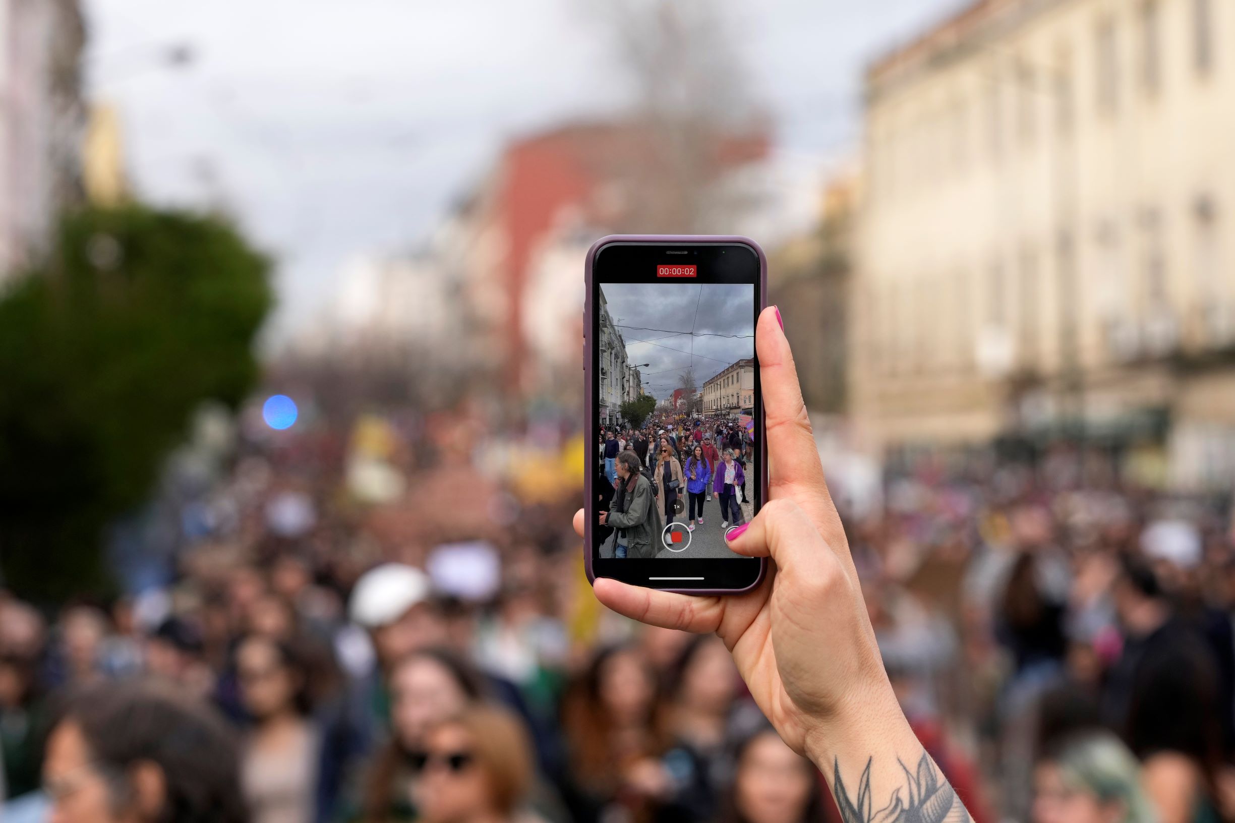 الآلاف يحتجون في البرتغال على خلفية أزمة الإسكان