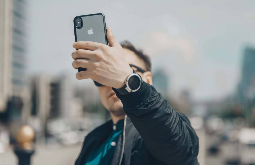 كيف تلتقط صورة سيلفي بشكل احترافي؟