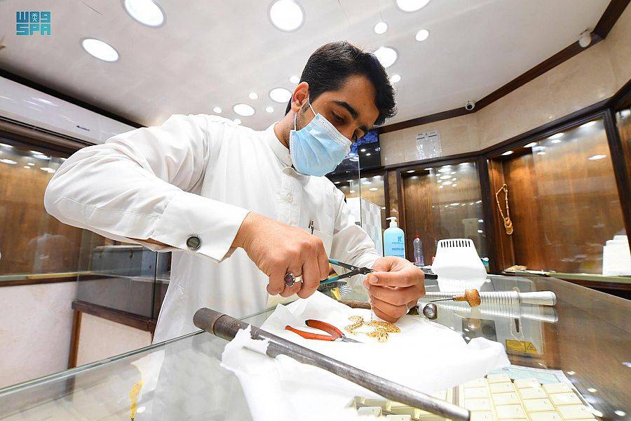 «التجارة»: السجل شرط لبيع الذهب والمجوهرات عبر المتاجر الإلكترونية