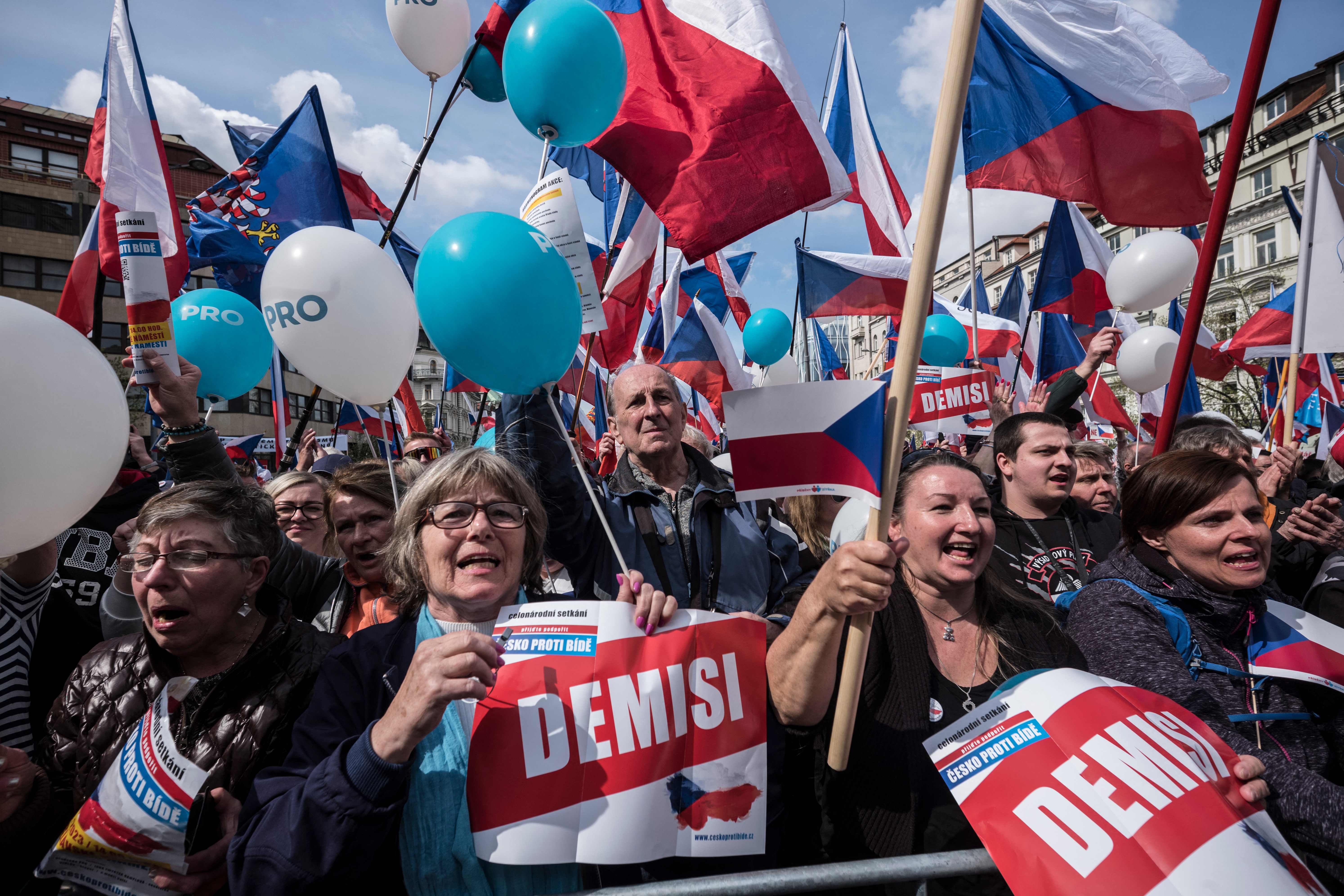  الآلاف يتظاهرون في التشيك احتجاجا على الأوضاع الاقتصادية