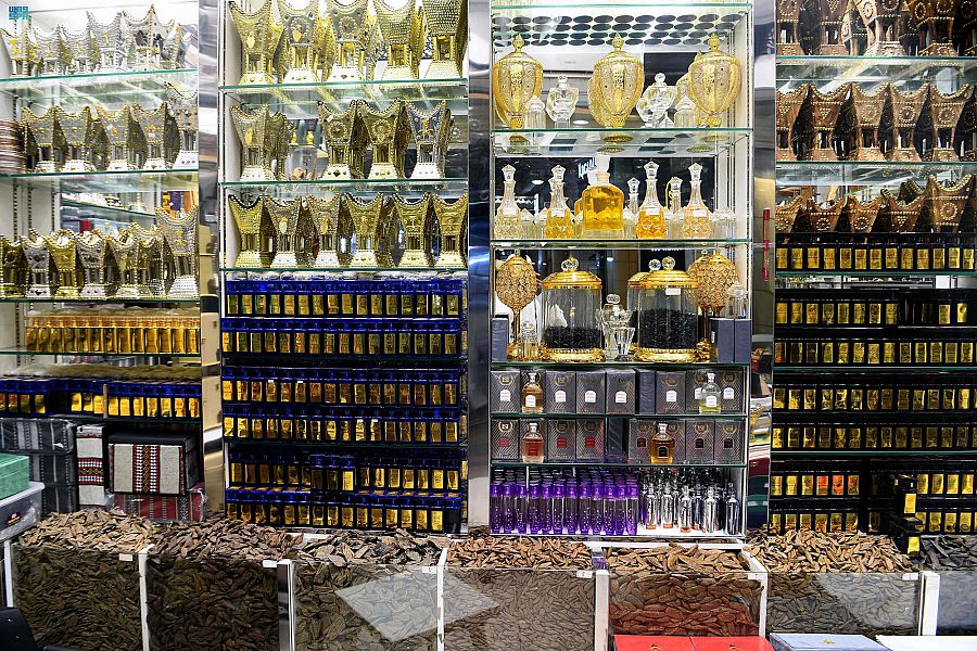 رمضان يرفع مبيعات العود والبخور في الرياض