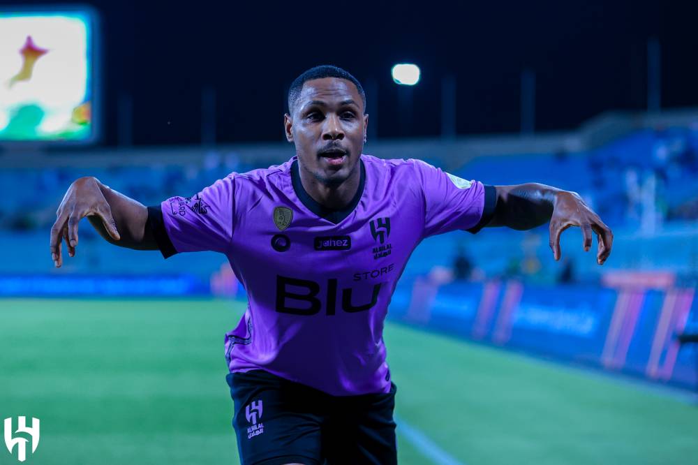 الهلال يعبر الخليج