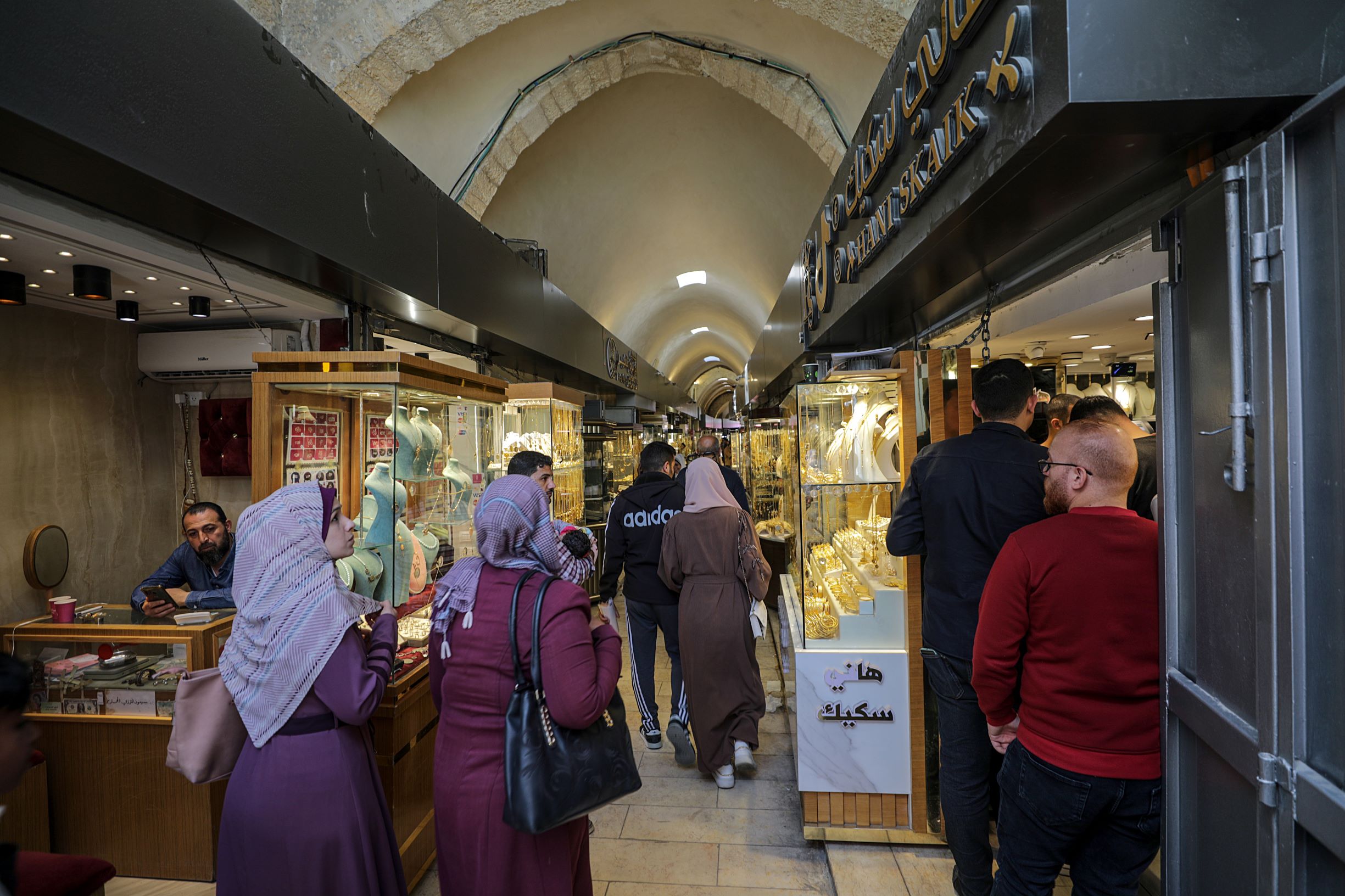 رغم ارتفاع الأسعار .. أسواق الذهب في غزة تنتعش