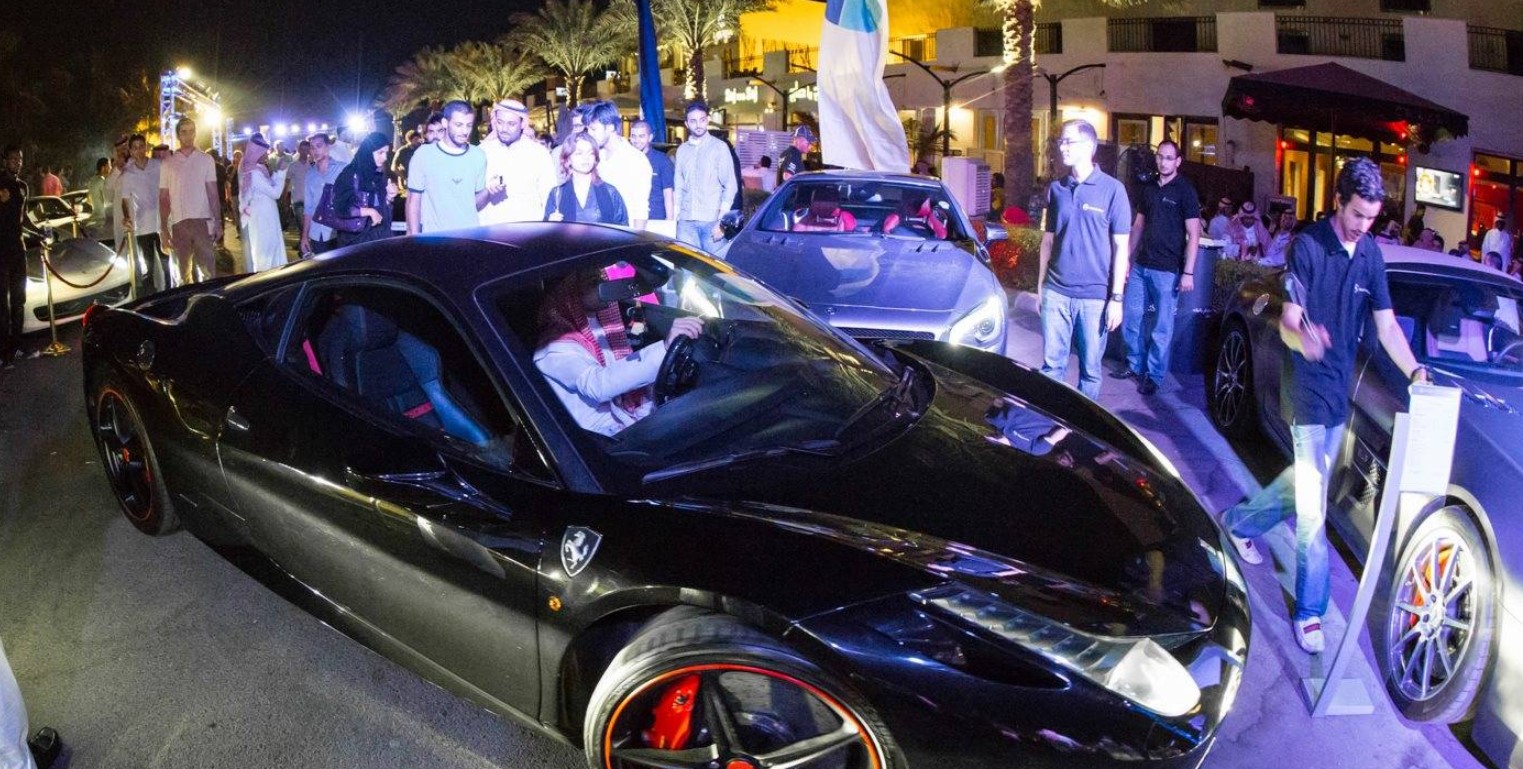 «السيارات الفارهة» .. شغف شبابي وحب للتميز