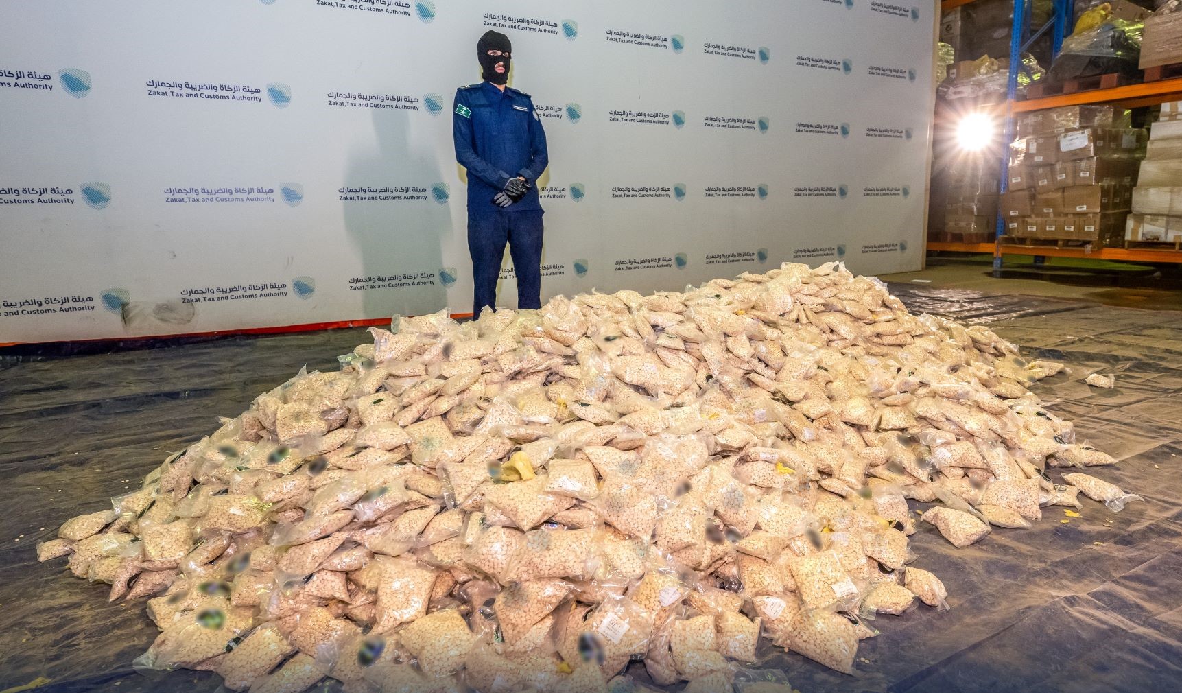 إحباط تهريب 4 ملايين حبة كبتاجون مخبأة في إرسالية أفران في منفذ البطحاء