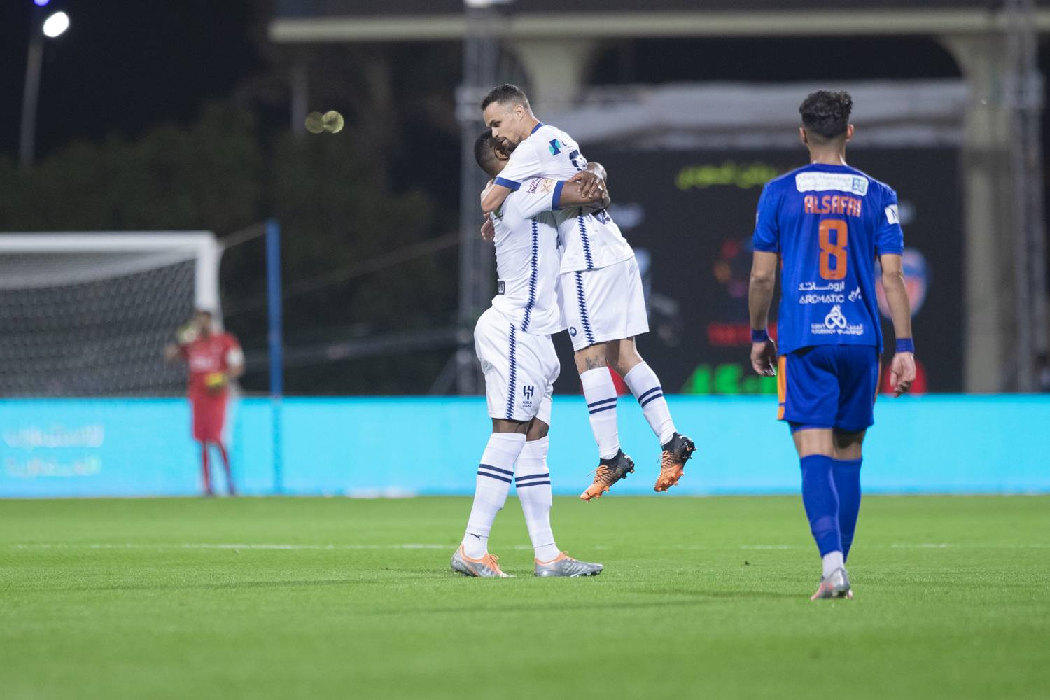 إيجالو وميشايل يحتفلان. تصوير: يزيد السمراني ـ "الاقتصادية"