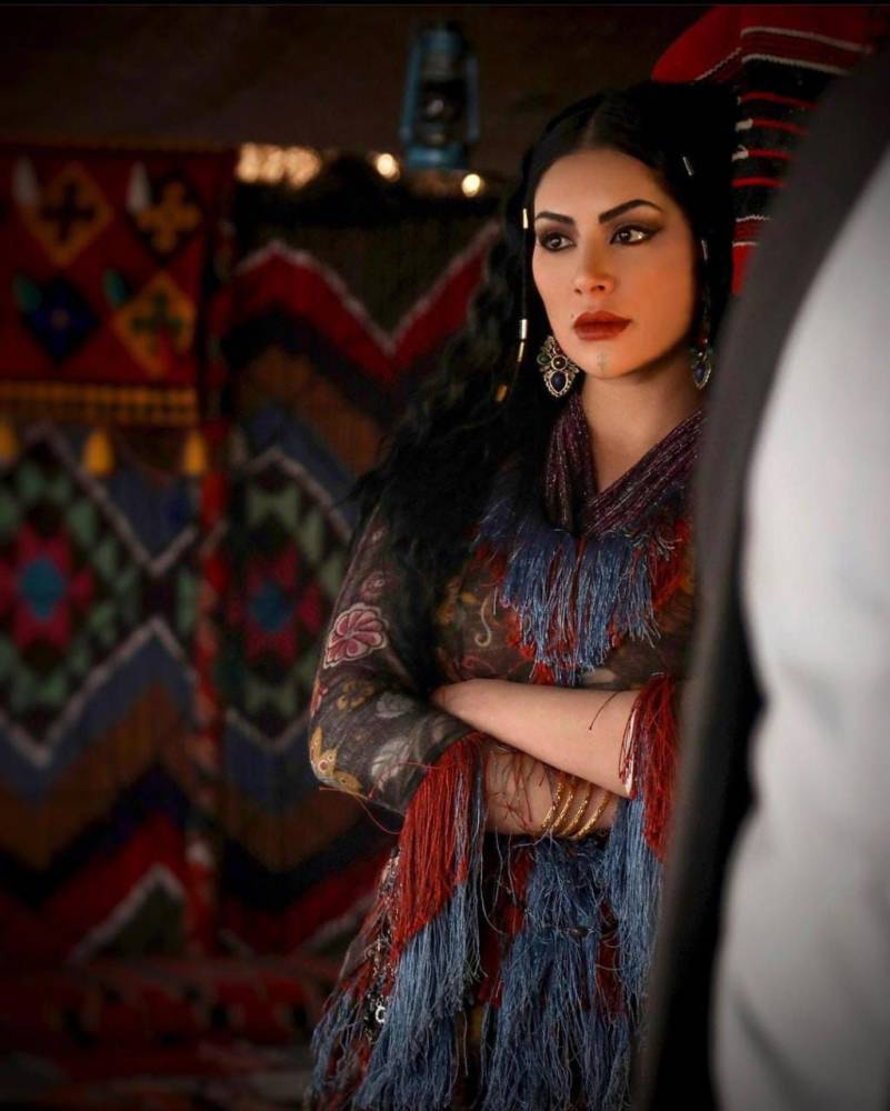 الفنانة سارة فرح بدور سناء الغجرية.