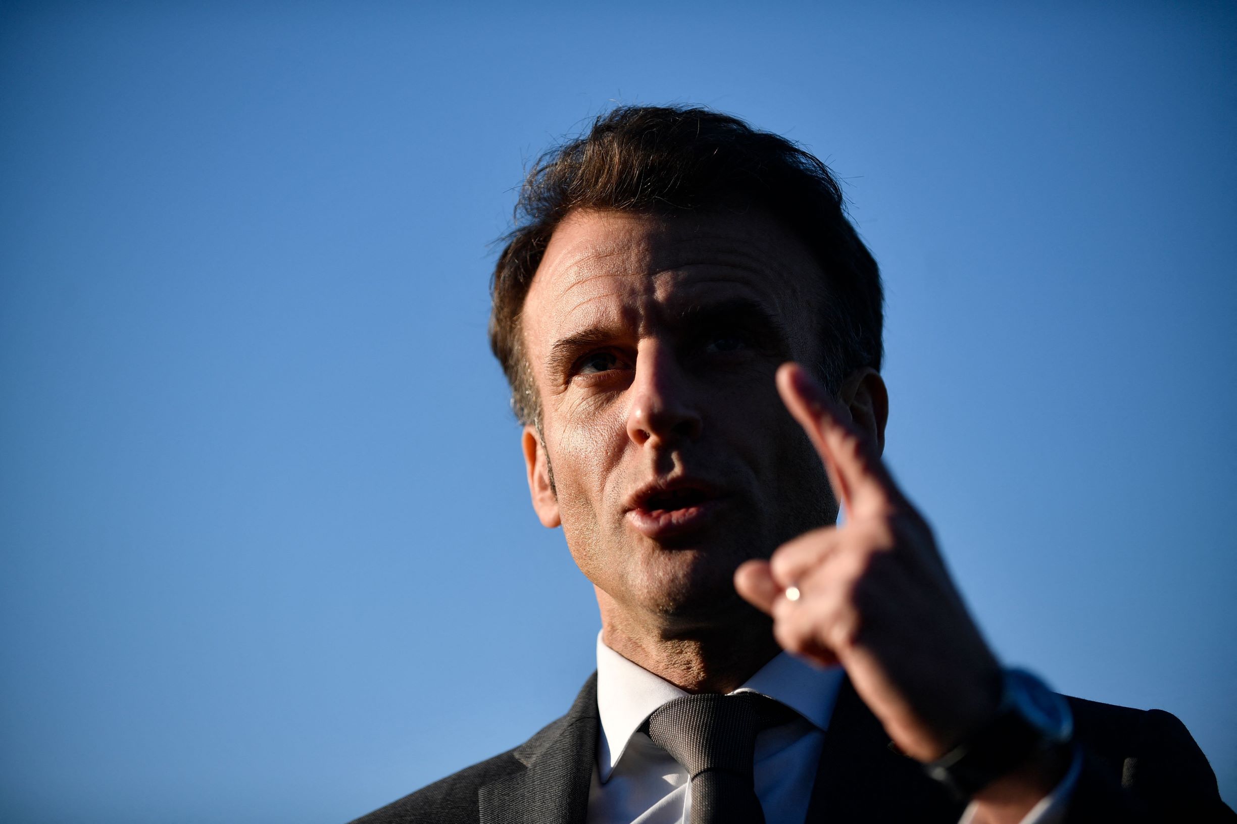 ماكرون يحذر من تبعية أوروبا لأمريكا.. حان الوقت للاستقلال الاستراتيجي