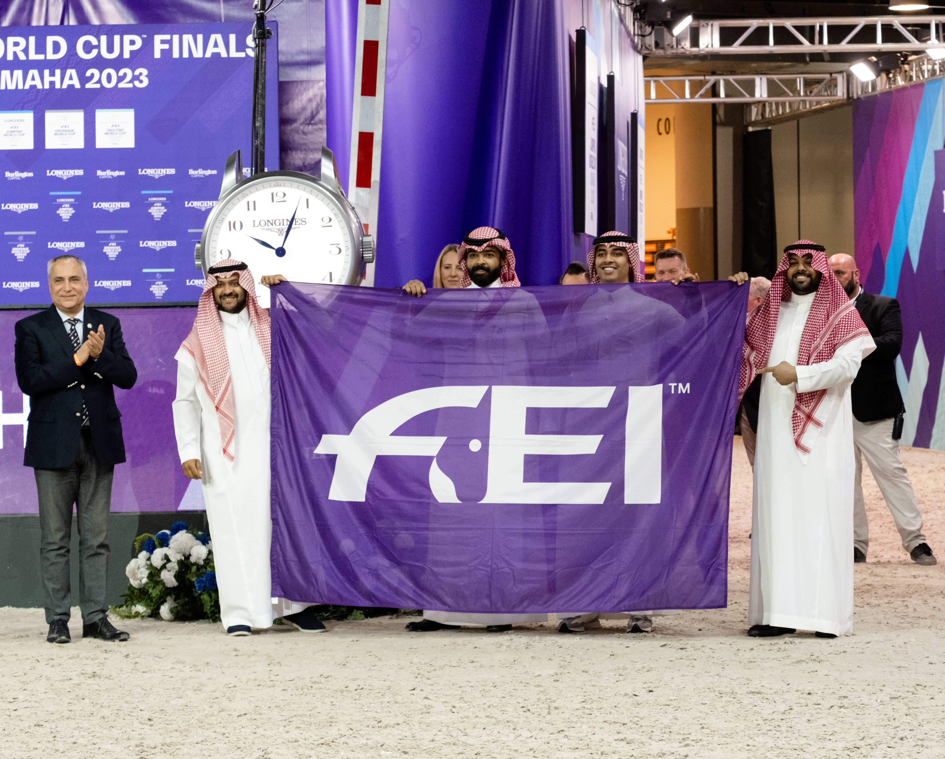 السعودية تستلم علم استضافة كأس العالم لقفز الحواجز