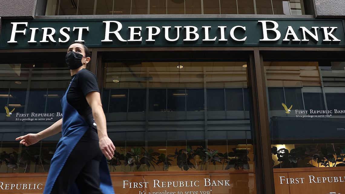 المنظمون يتلاعبون بمصير "فيرست ريبابليك" .. لا يستطيع الاستمرار ككيان مستقل