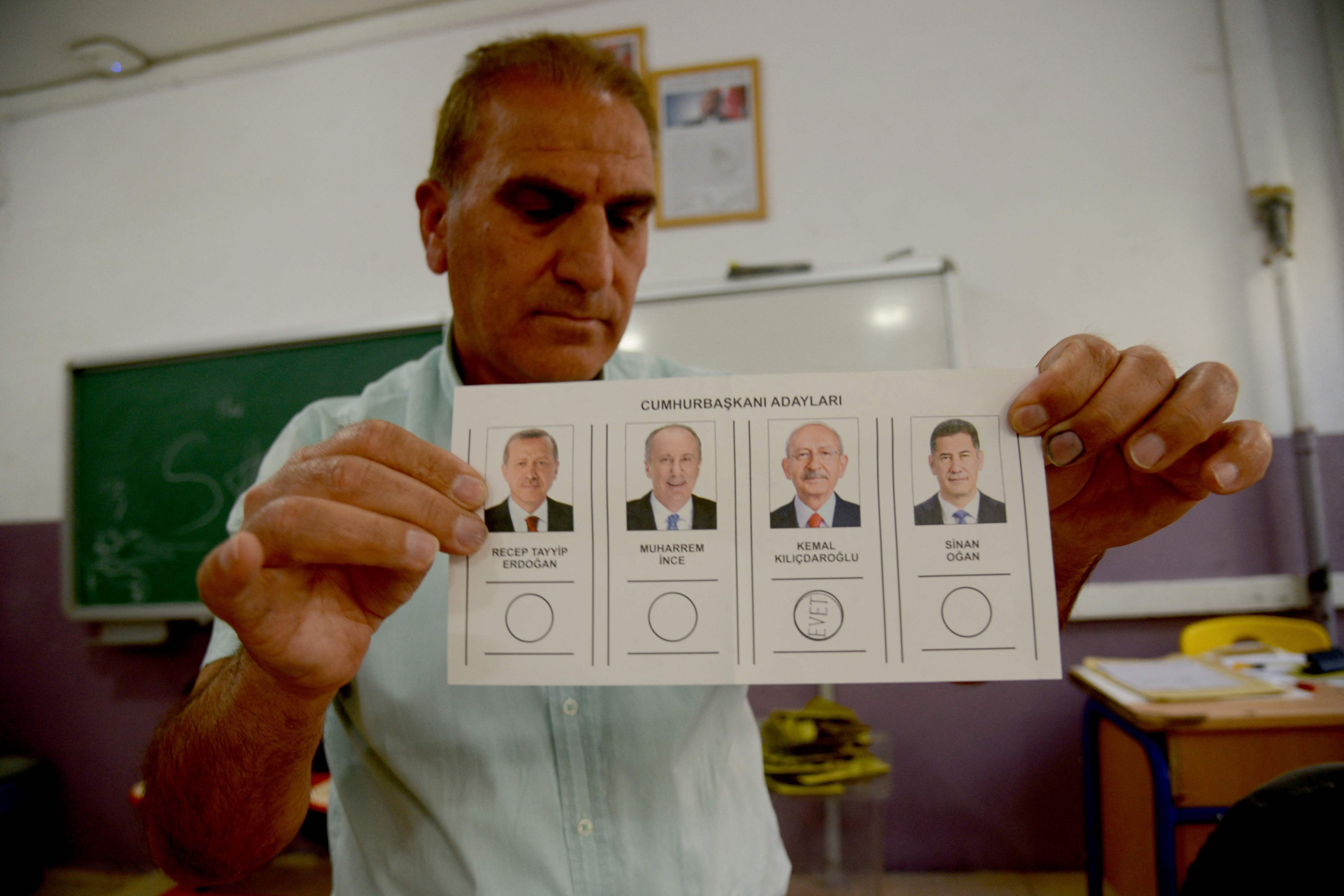 لجنة الانتخابات التركية تقرر إجراء جولة إعادة للانتخابات الرئاسية