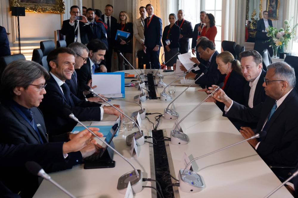 Macron veut mettre fin à la crise des retraites.  Le sommet « Choose France » attire des investissements de 13 milliards d’euros