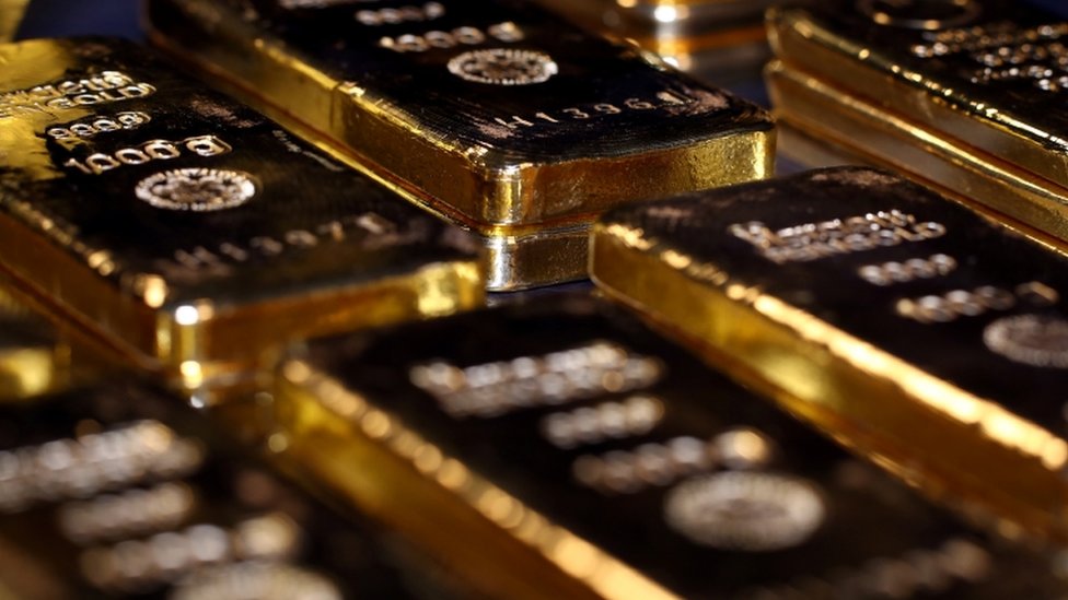 الذهب ينخفض بفعل ارتفاع الدولار والبلاديوم يهبط 2.6%