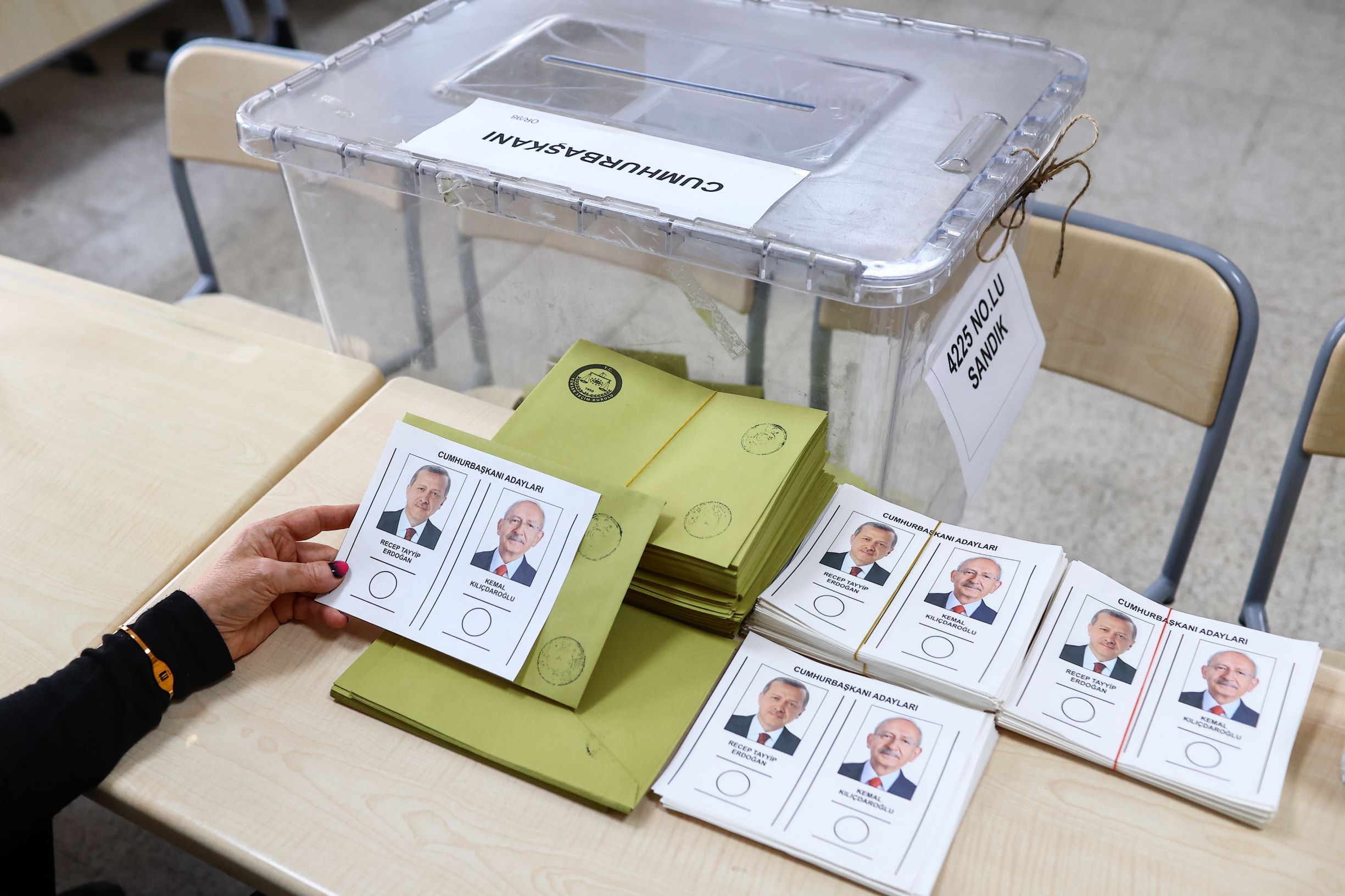 الأتراك يصوتون في جولة الإعادة لانتخابات الرئاسة