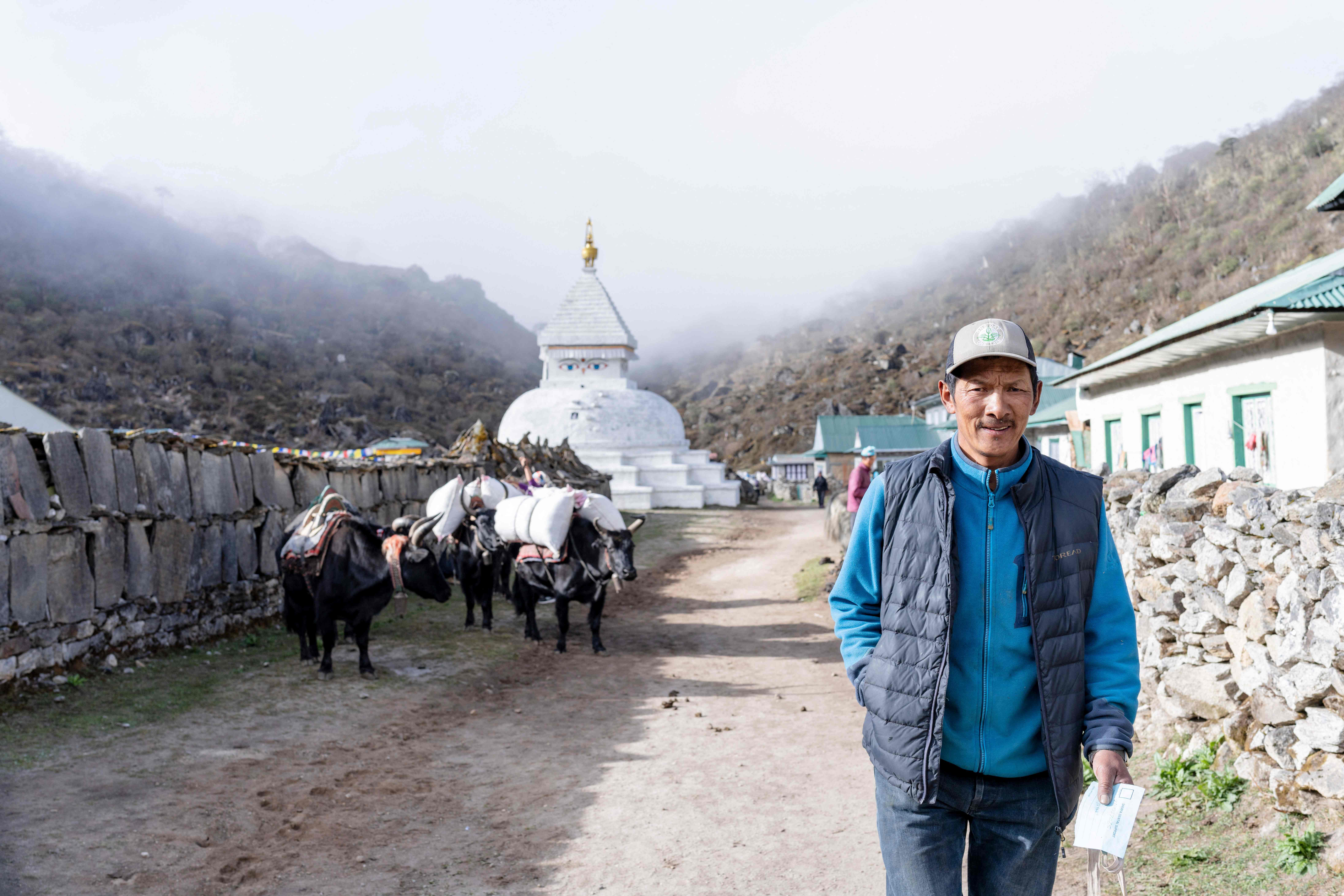 إيفرست .. مورد أساسي للنيبال بعد 70 عاما على غزو "سقف العالم" 