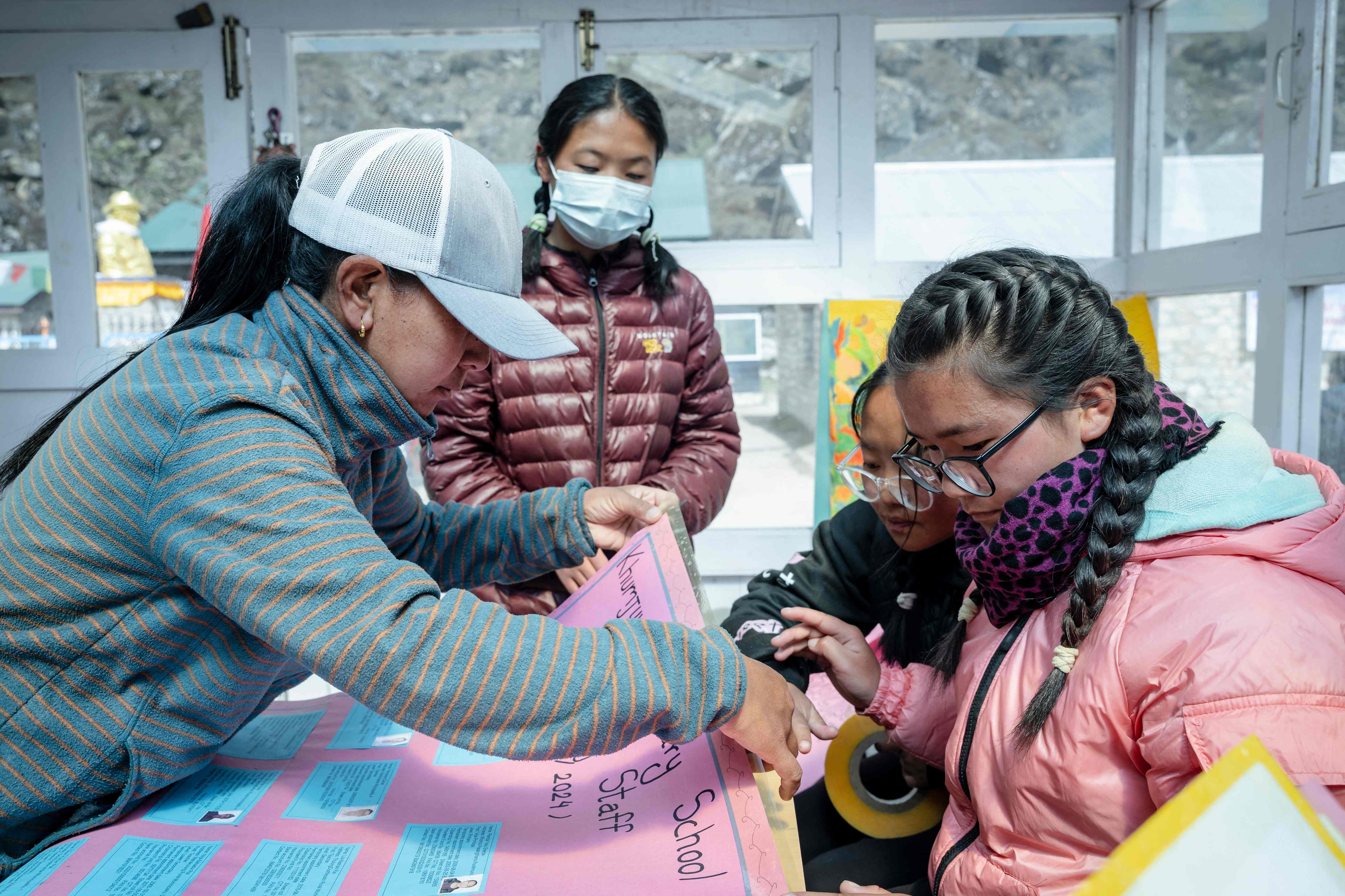 إيفرست .. مورد أساسي للنيبال بعد 70 عاما على غزو "سقف العالم" 