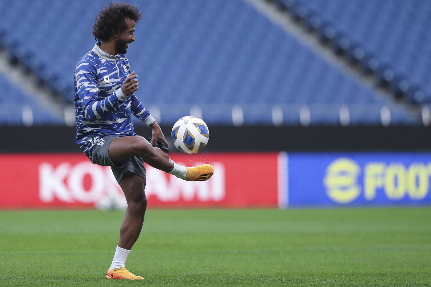 الشهراني خلال مران الهلال أمس. تصوير: علي الظاهري ـ "الاقتصادية"