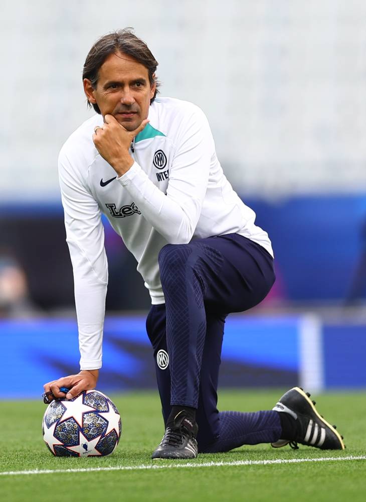 إنزاجي يتابع لاعبي الإنتر. «إ.ب.أ»