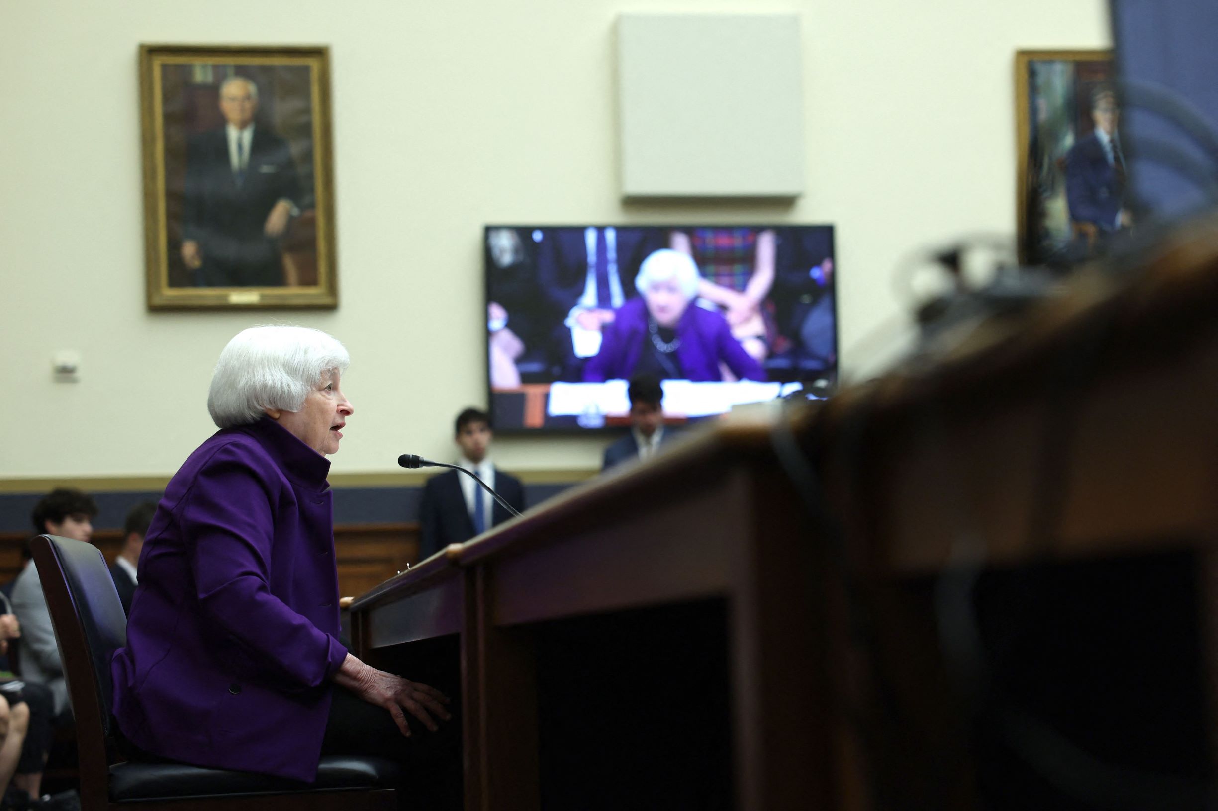 يلين تدلي بشهادتها أمام الكونجرس حول النظام المالي