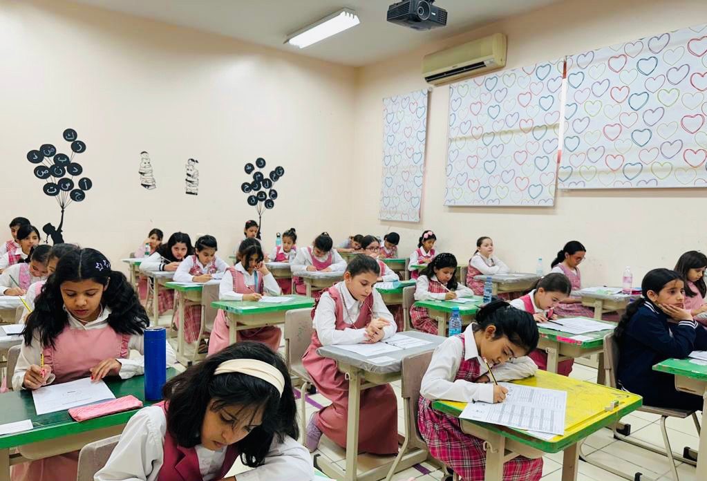 في بيئات تربوية محفزة .. طلبة الرياض يؤدون اختبارات الفصل الثالث