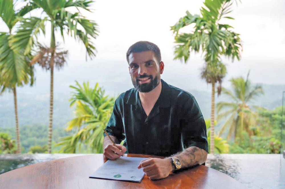 ريبوشو يعزز دفاع الخليج