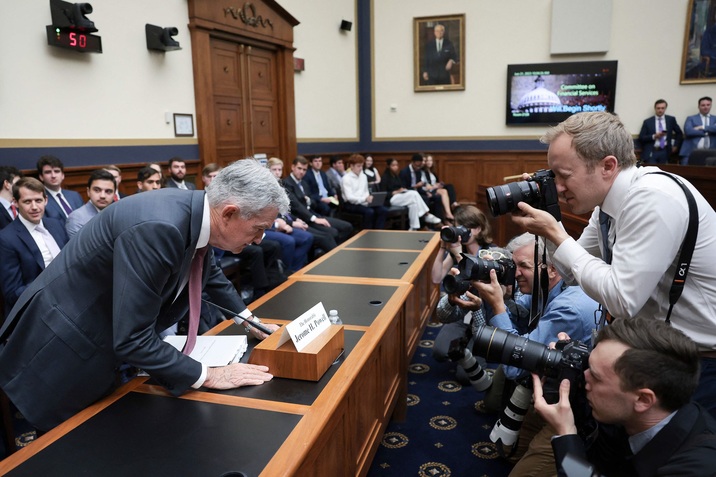 رئيس الاحتياطي الفيدرالي يؤيد رفع معدلات الفائدة بوتيرة أبطأ