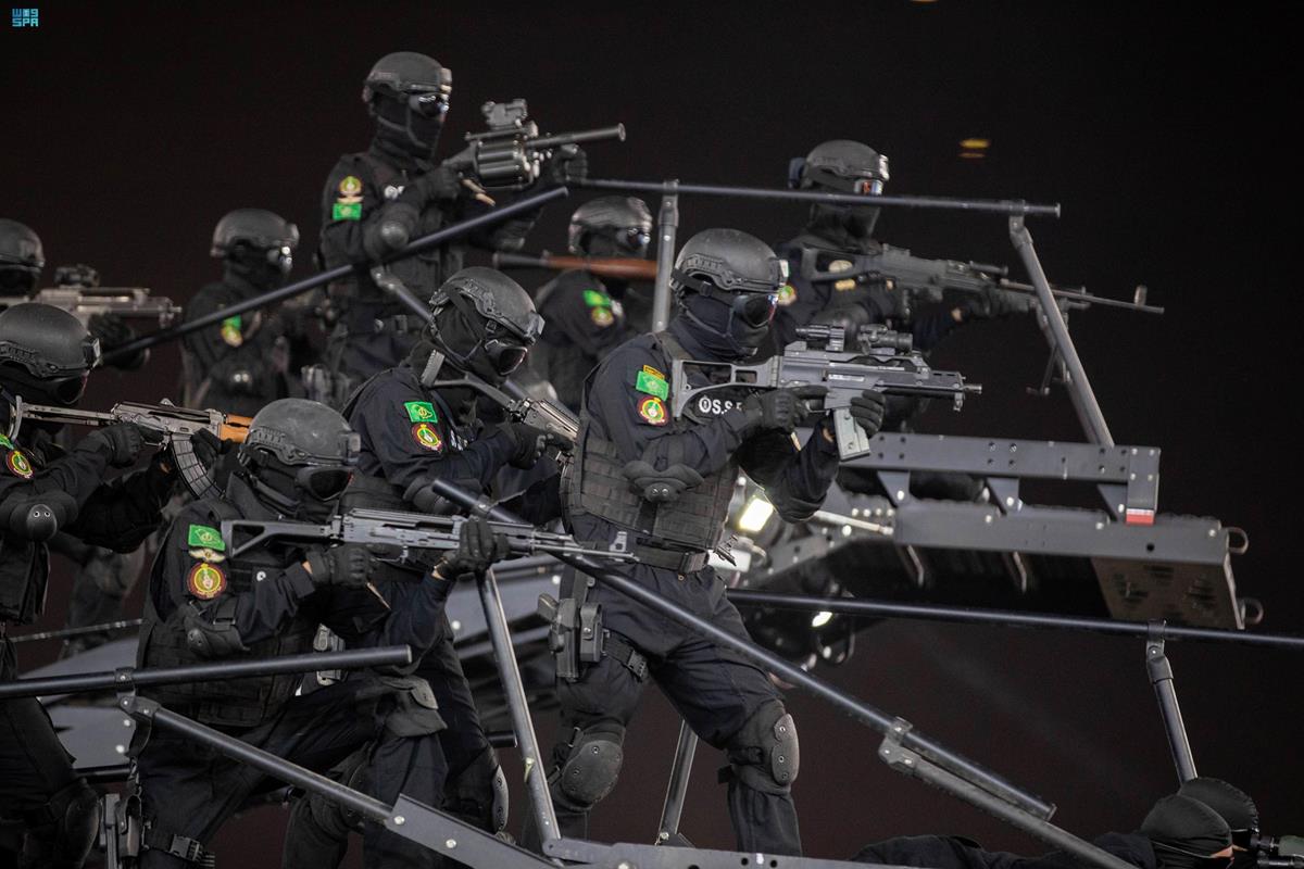 وزير الداخلية يقف على جاهزية قوات أمن الحج