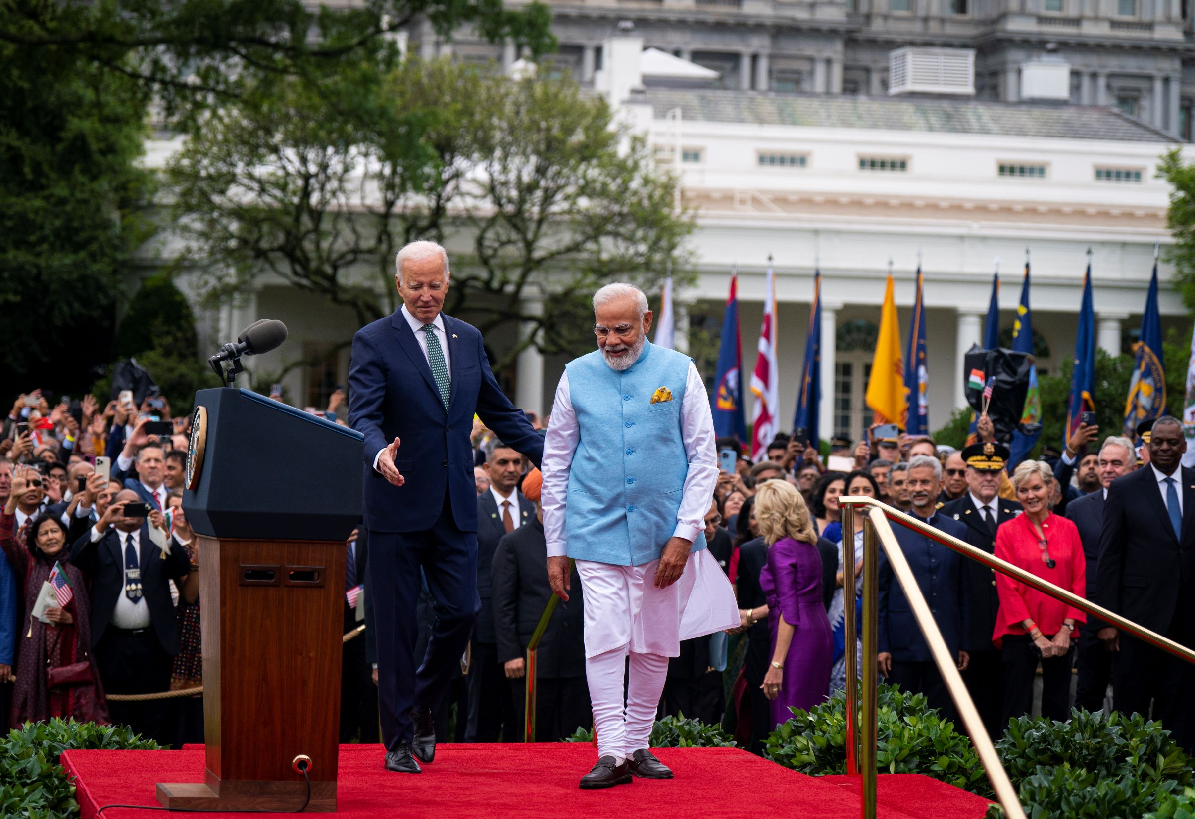 واشنطن تراهن على نيودلهي كقوة موازية للصين عبر اتفاقيات في أشباه الموصلات والفضاء