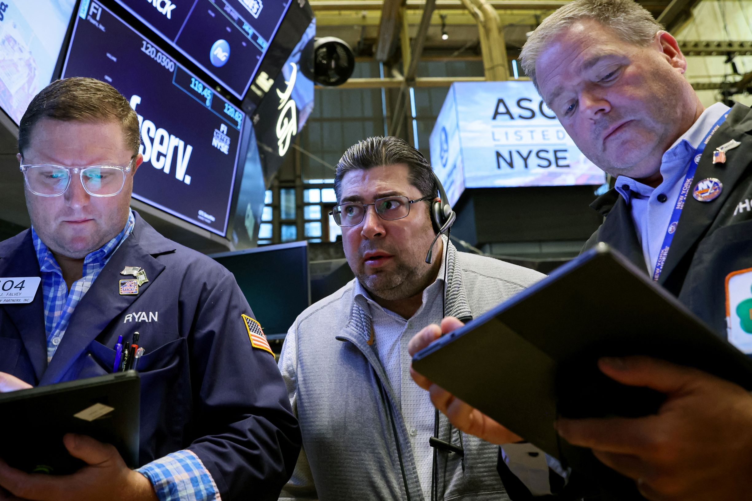 وول ستريت ترتفع عند الإغلاق مع تأكيد باول على مواصلة التشديد النقدي