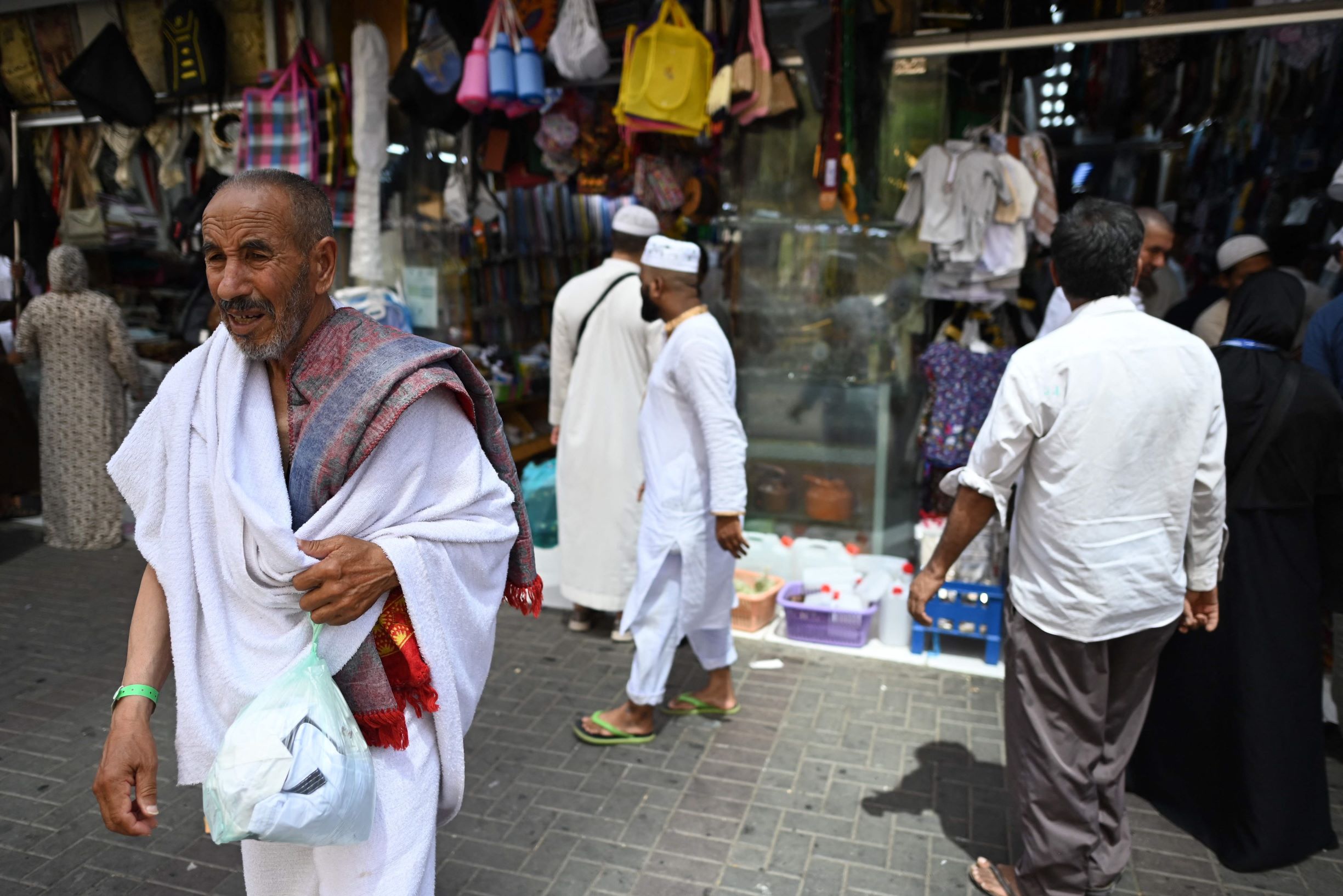 أسواق مكة تنتعش مع عودة أعداد الحجاج لما قبل كورونا
