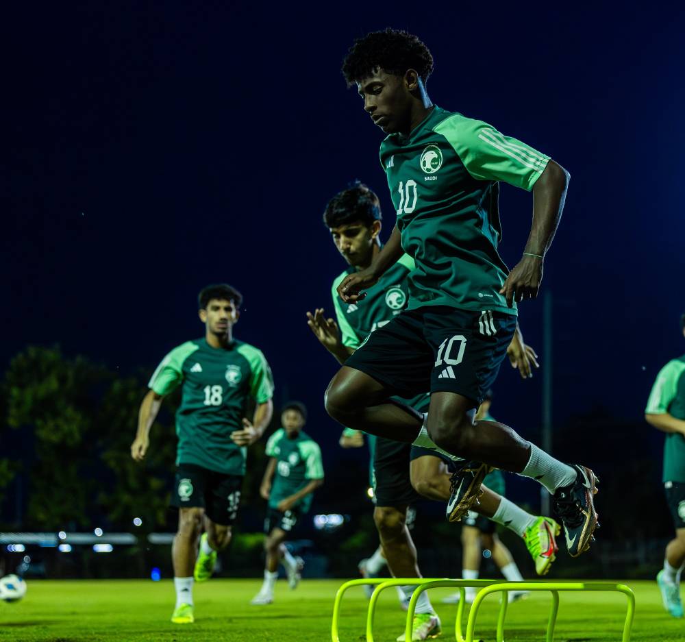 الأخضر .. مناورة لأوزبكستان