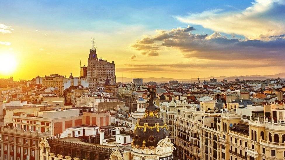 إسبانيا تستقبل أول موجة حارة هذا العام .. تجاوزت 44 درجة