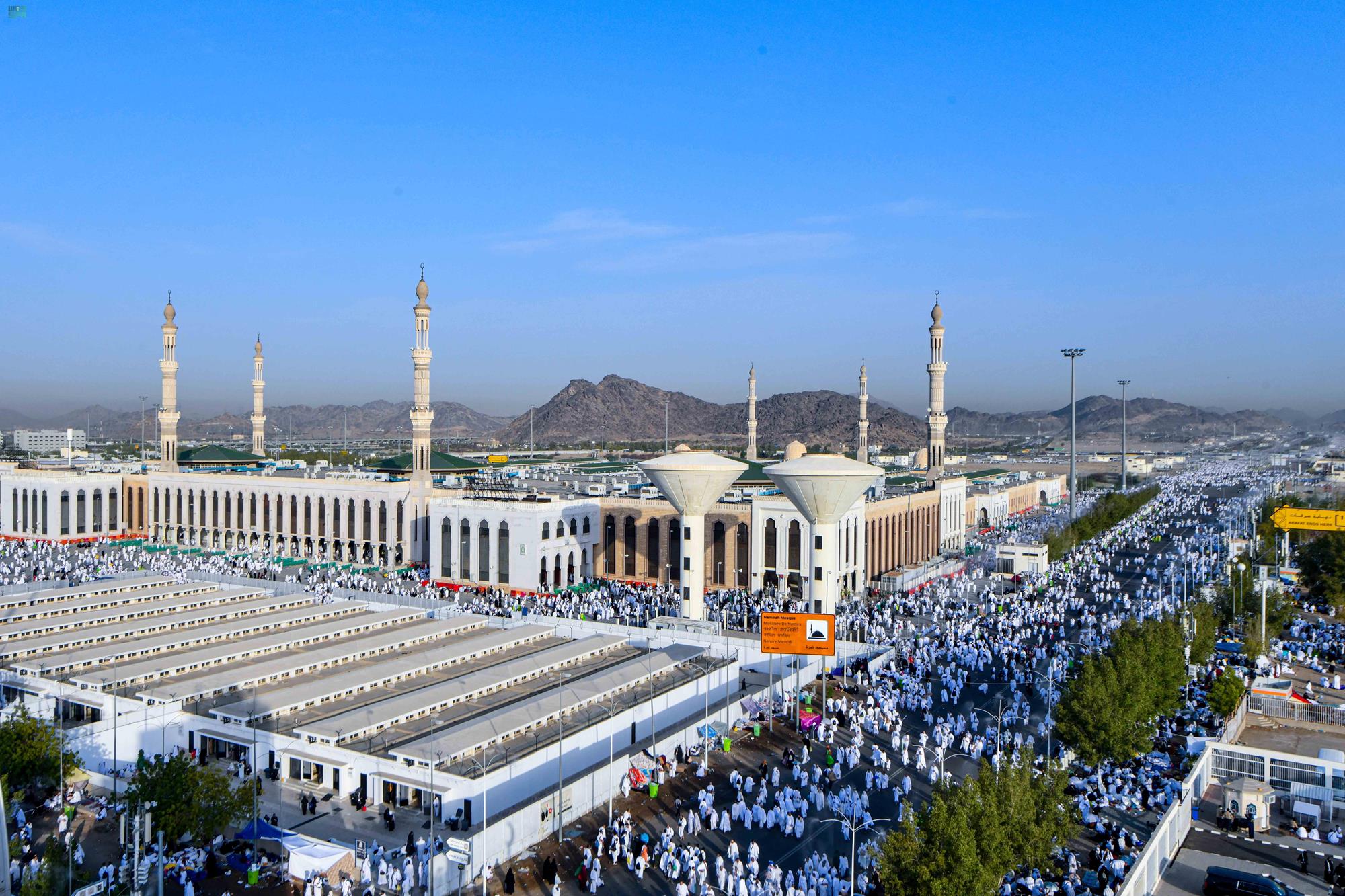 لأداء ركن الحج الأعظم .. ضيوف الرحمن على صعيد عرفات 