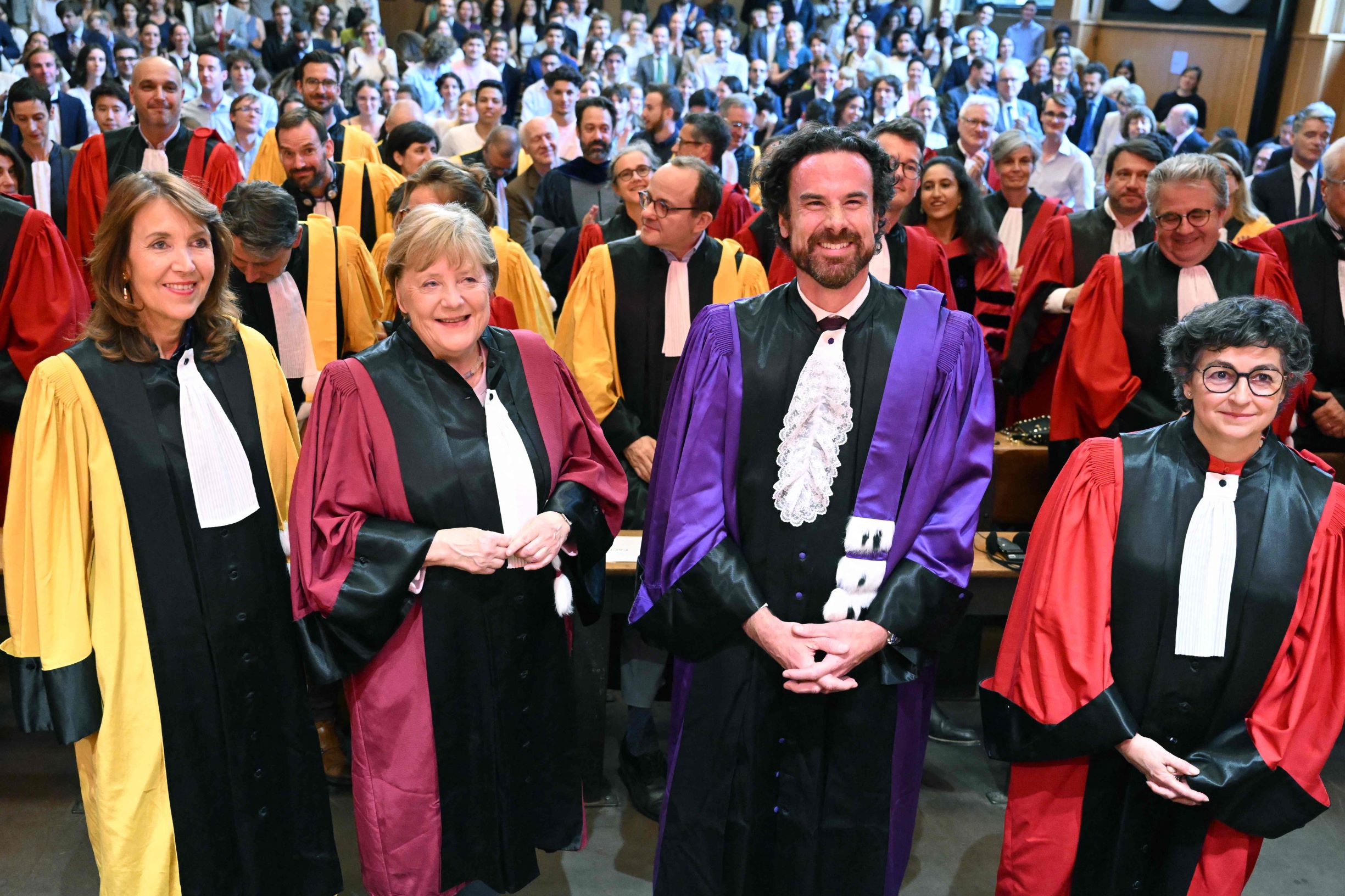 ميركل تحصل على الدكتوراه الفخرية في العلوم السياسية