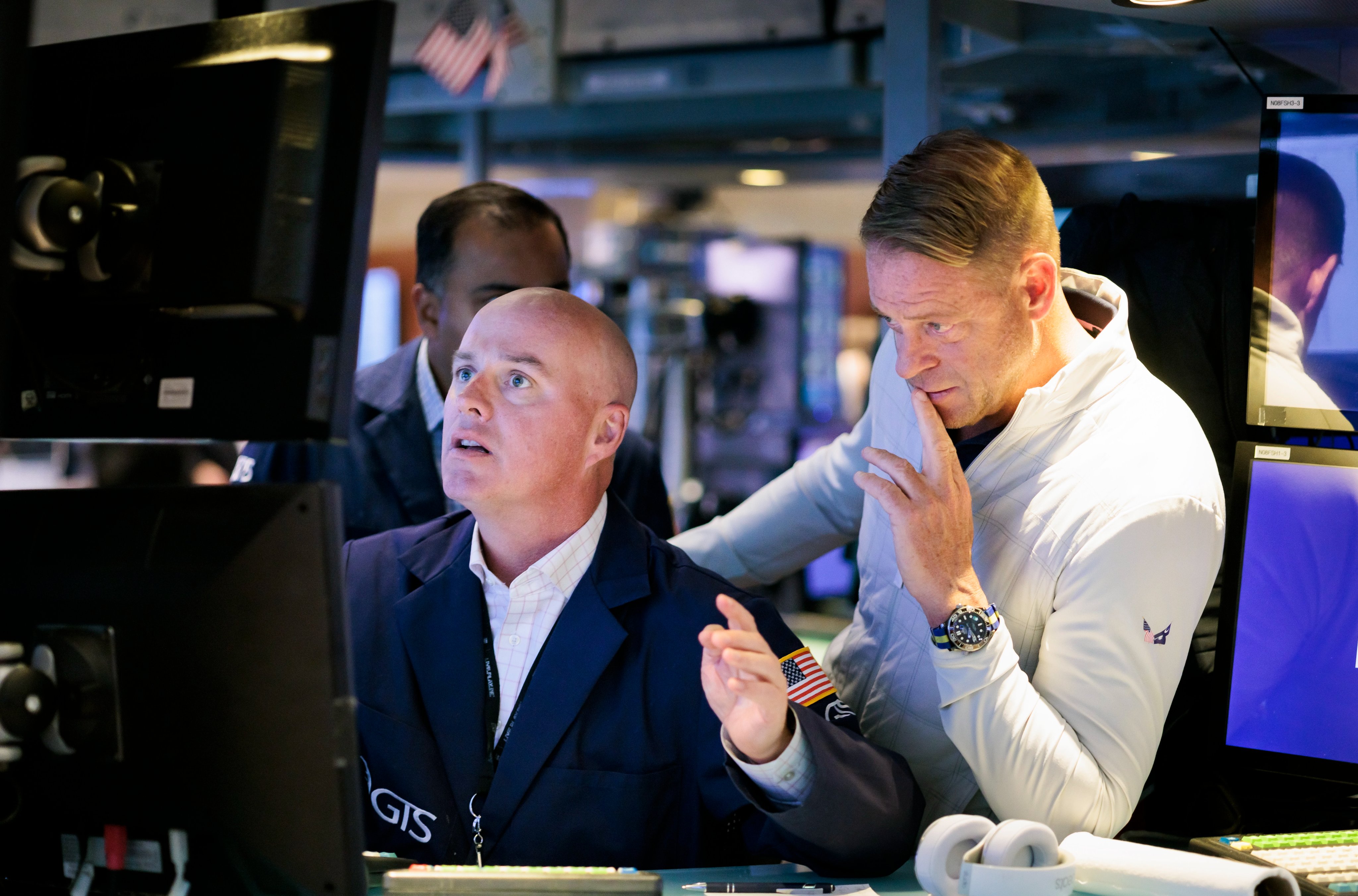 الأسهم الأمريكية تبدأ تعاملاتها على تباين