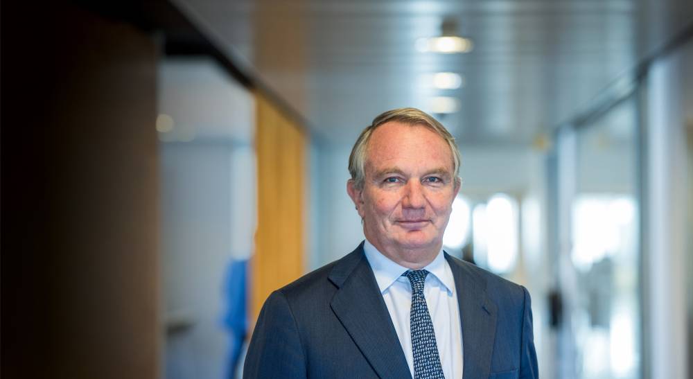 ألكسندر فيناندتس .. رئيس بعيد عن الأضواء يلجم المشككين