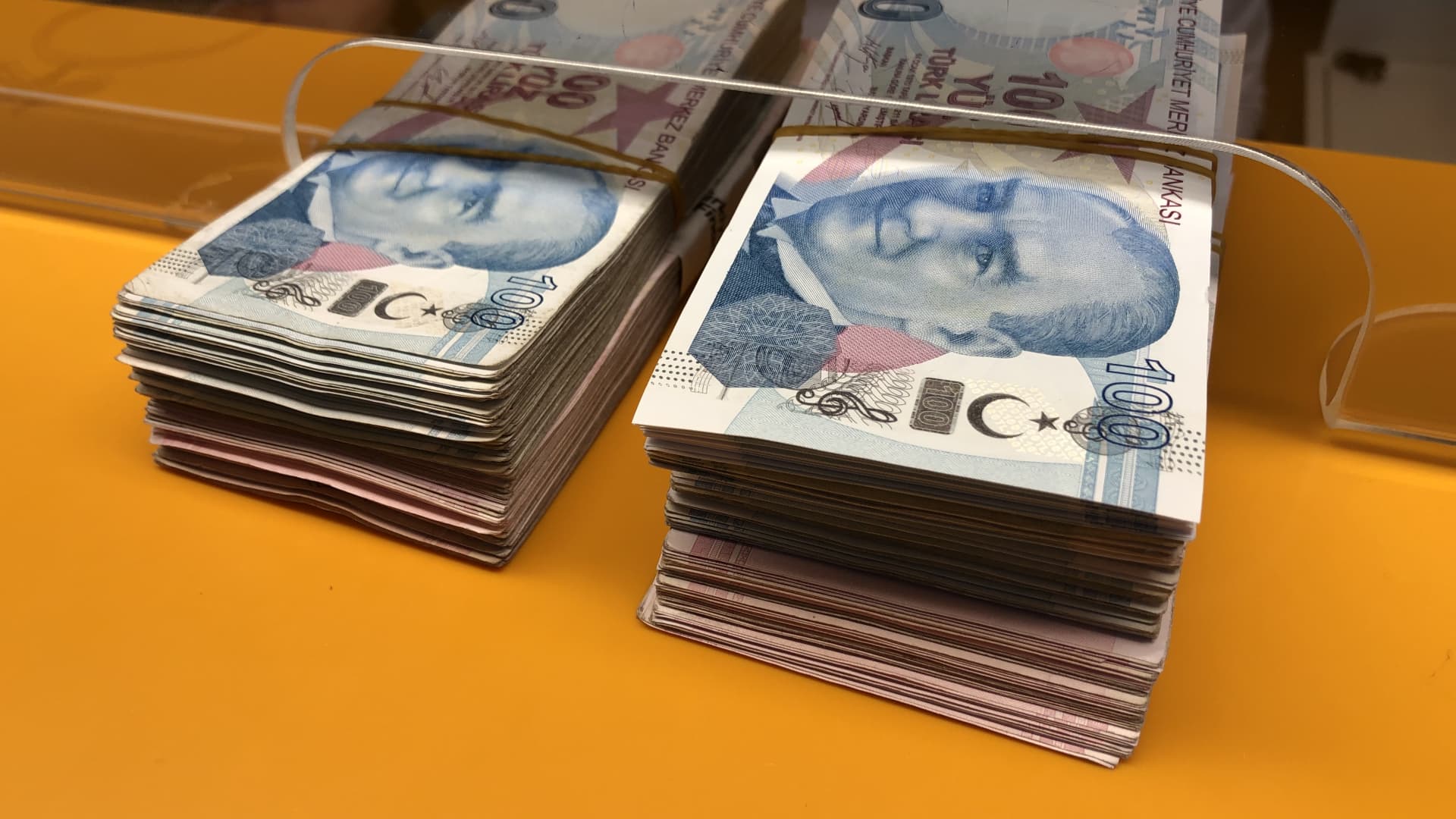 "جولدمان ساكس": السياسة التقليدية في تركيا سترفع الفائدة إلى 40%