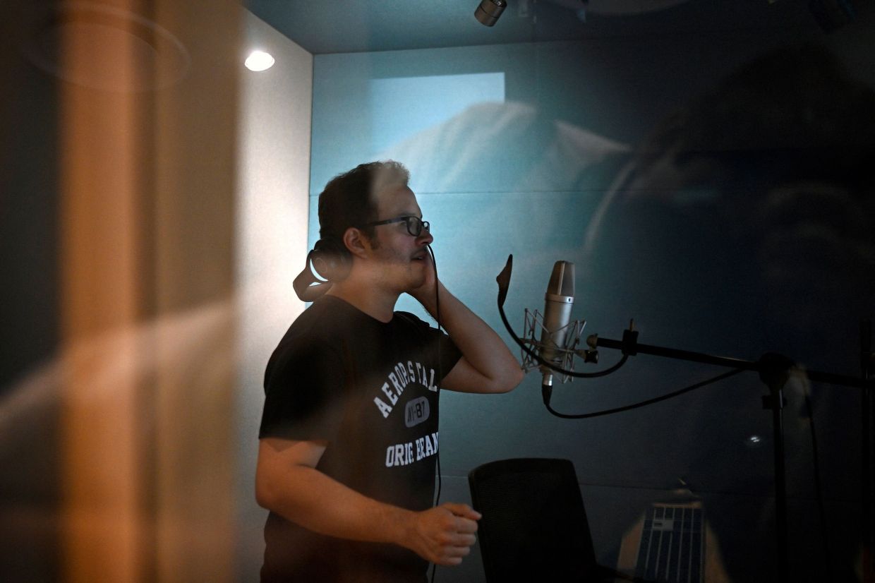 لا تسرقوا أصواتنا .. شعار متخصصي الدبلجة لمواجهة تسونامي الذكاء الاصطناعي