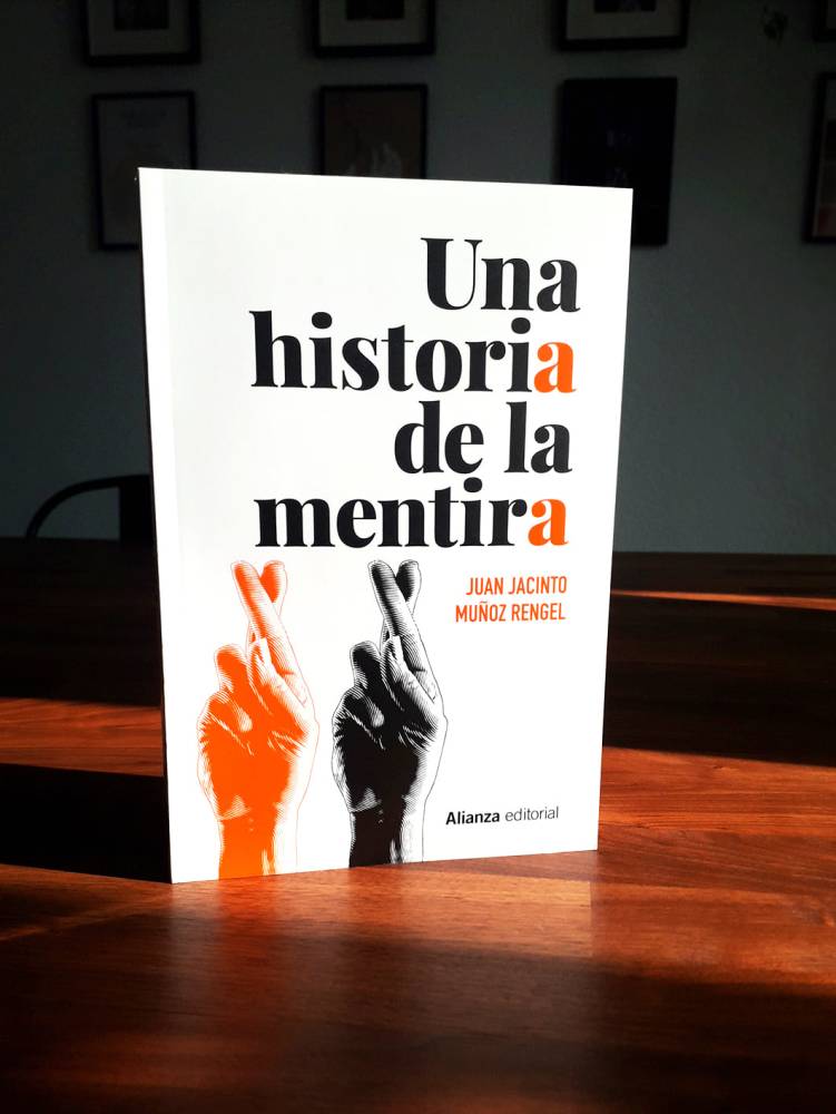 كتاب تاريخ الكذب بلغته الأصلية الإسبانية.