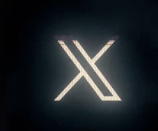 "تويتر" يودع الطائر الأزرق ويكشف عن الشعار "إكس"