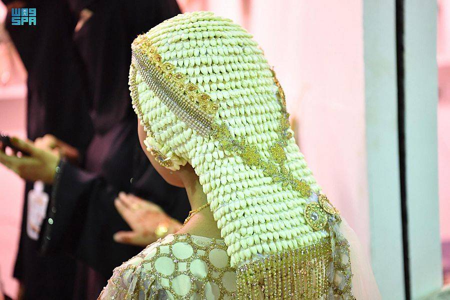 «العضية والحناء» .. زينة نساء جازان في العيد