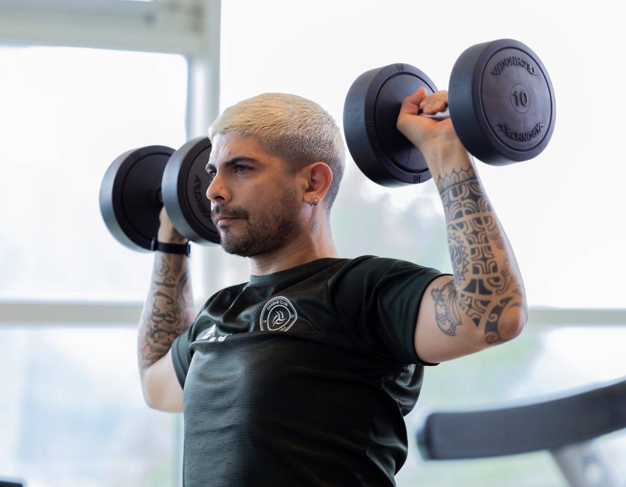 أدى الشباب، حصة تدريبية صباحية أمس في يومه الثالث خلال معسكره الحالي في النمسا، تأهبا للموسم الجديد، اشتملت على تمارين قوة وتحمل في صالة الحديد.. "مركز الشباب الإعلامي"