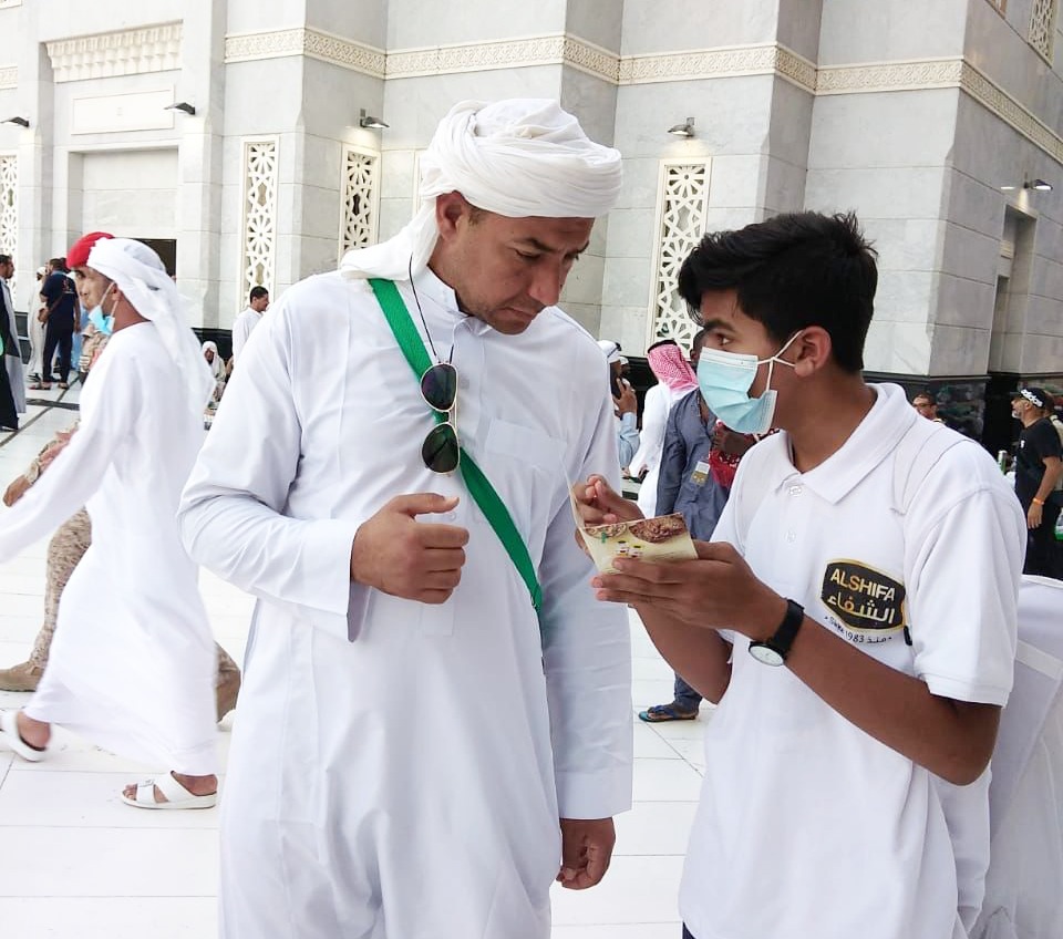 "السنبلة" تهدي ضيوف الرحمن "عسل الشفاء" وتتمنى لهم حج آمن وصحي