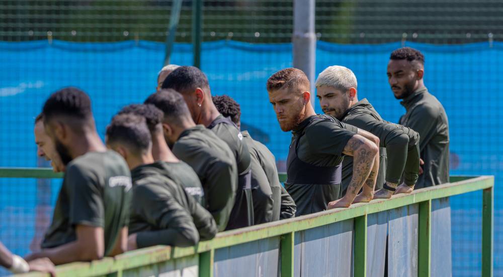 كويلار خلال تدريب الشباب أمس. (مركز الشباب الإعلامي)