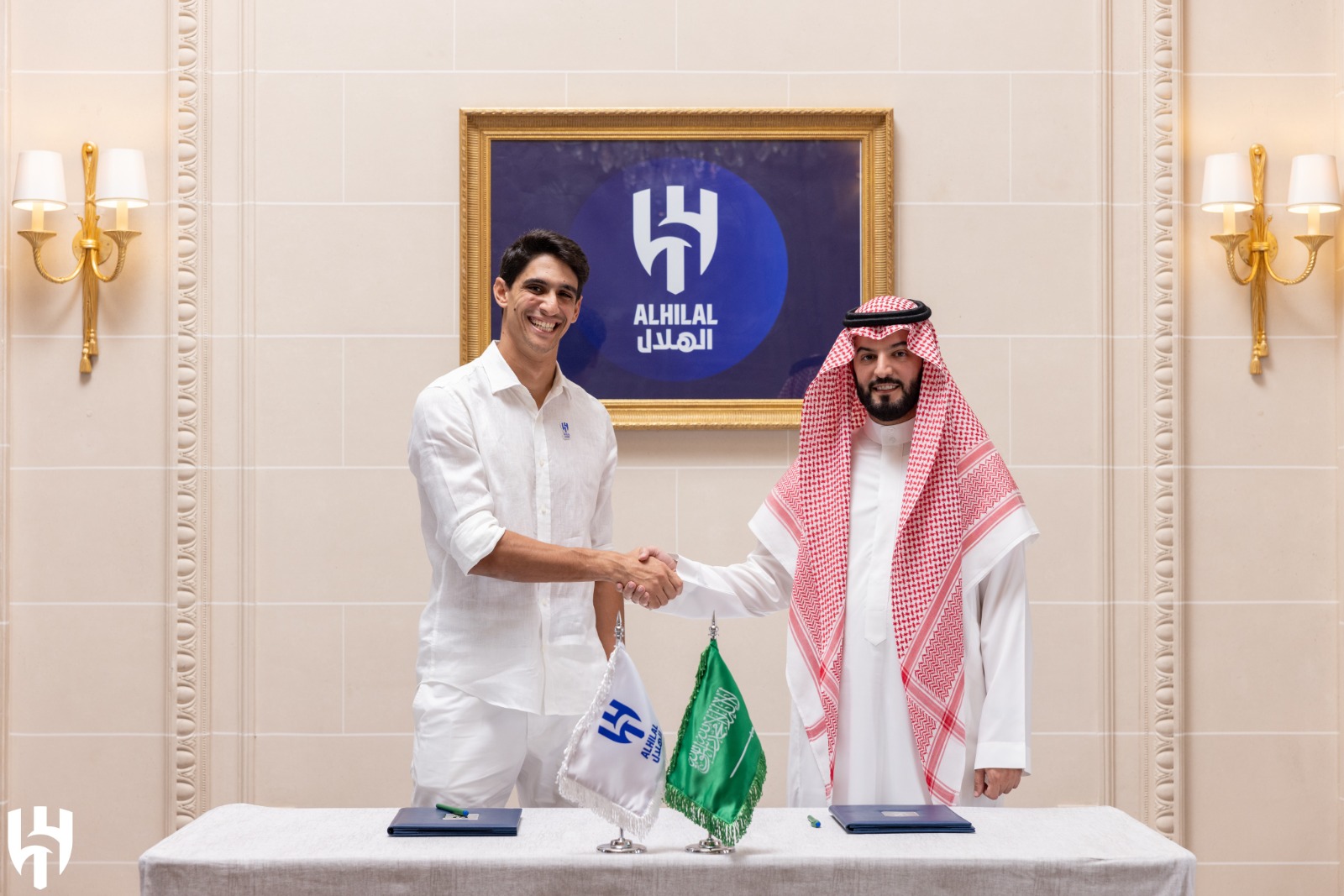 الهلال يتعاقد مع الحارس المغربي ياسين بونو