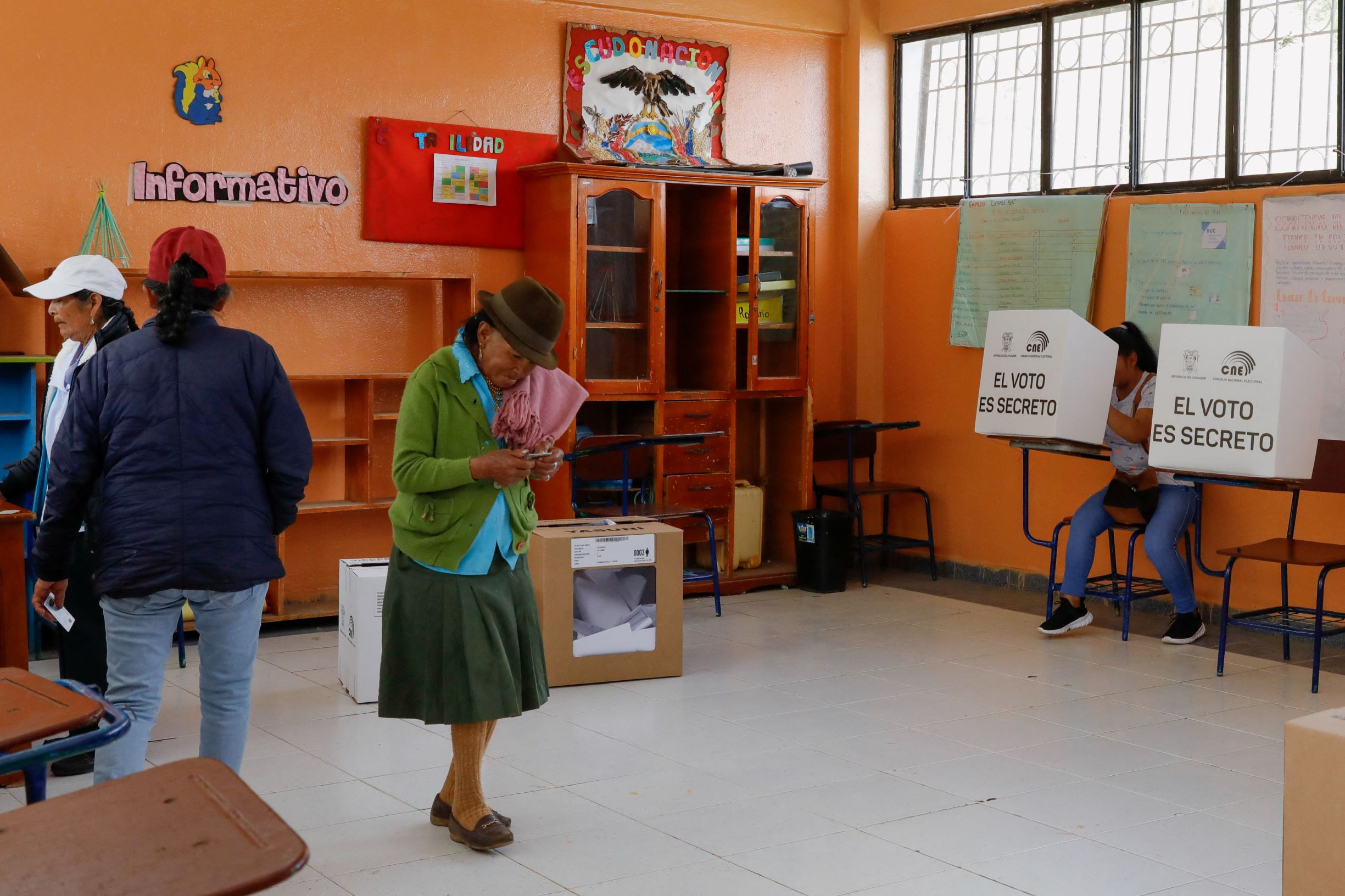 الإكوادور تختار رئيسا جديدا وسط موجة عنف غير مسبوقة