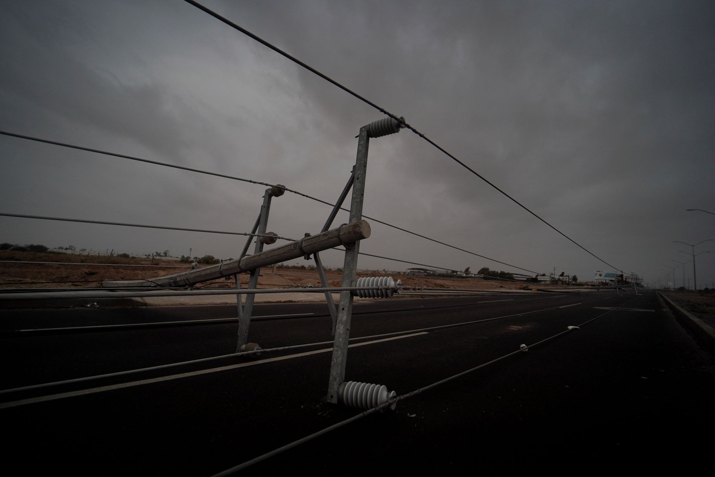 العاصفة المدارية هيلاري تصل كاليفورنيا وسط تحذيرات من فيضانات