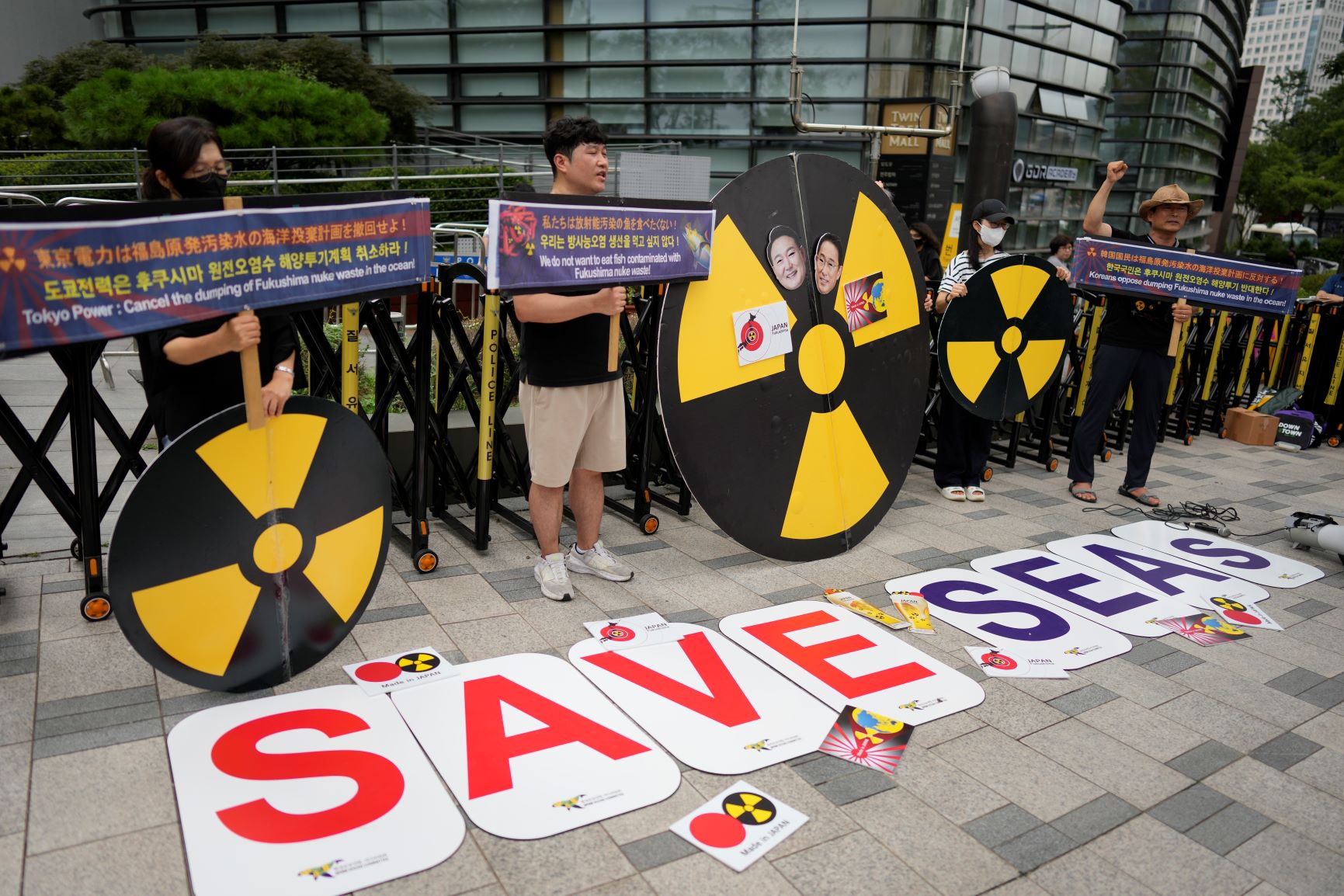 رغم انتقادات الصيادين .. اليابان تبدأ تصريف مياه فوكوشيما في المحيط