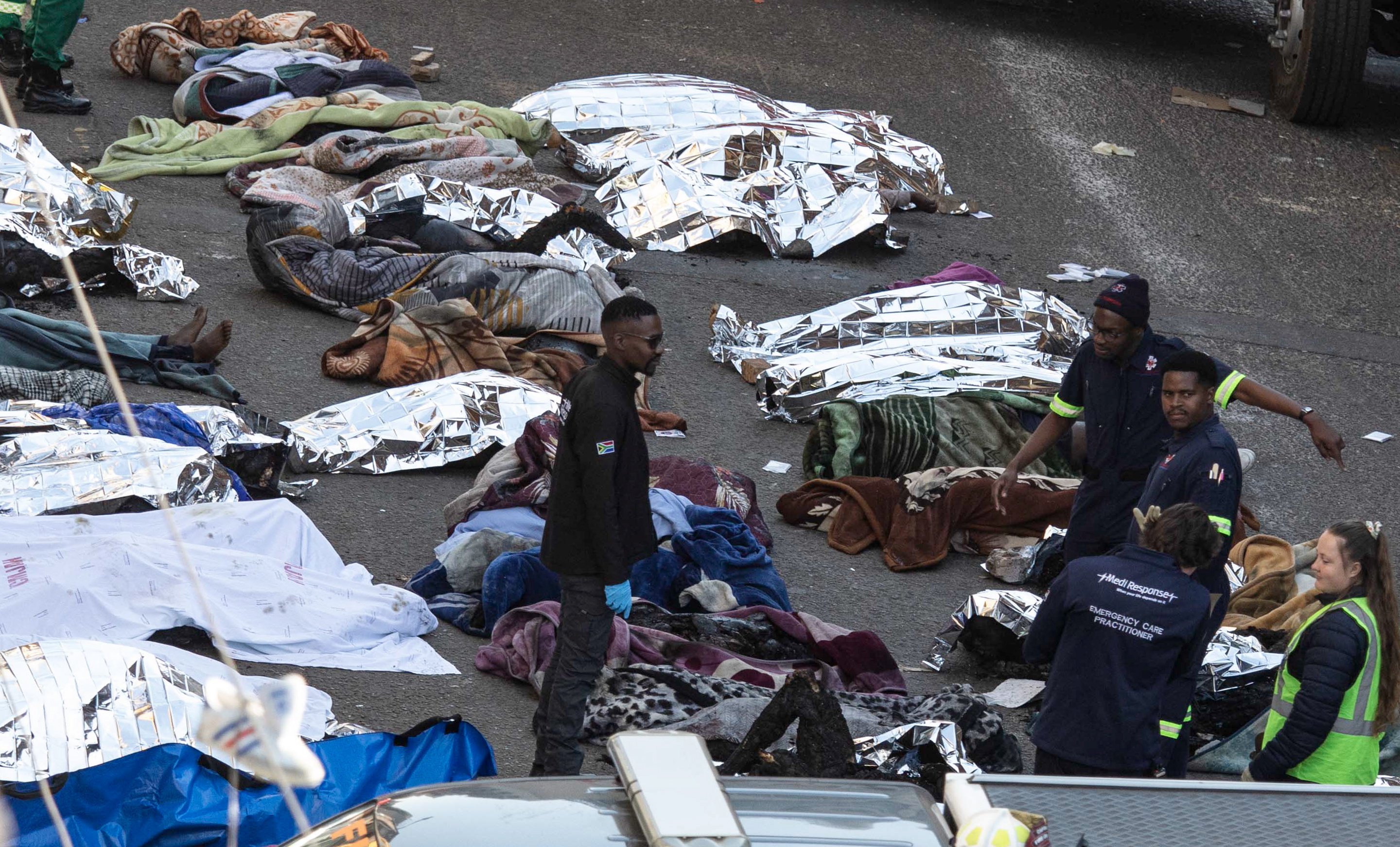 جنوب إفريقيا: مقتل 73 شخصا وإصابة 52 آخرين نتيجة حريق مبنى في مدينة جوهانسبرج