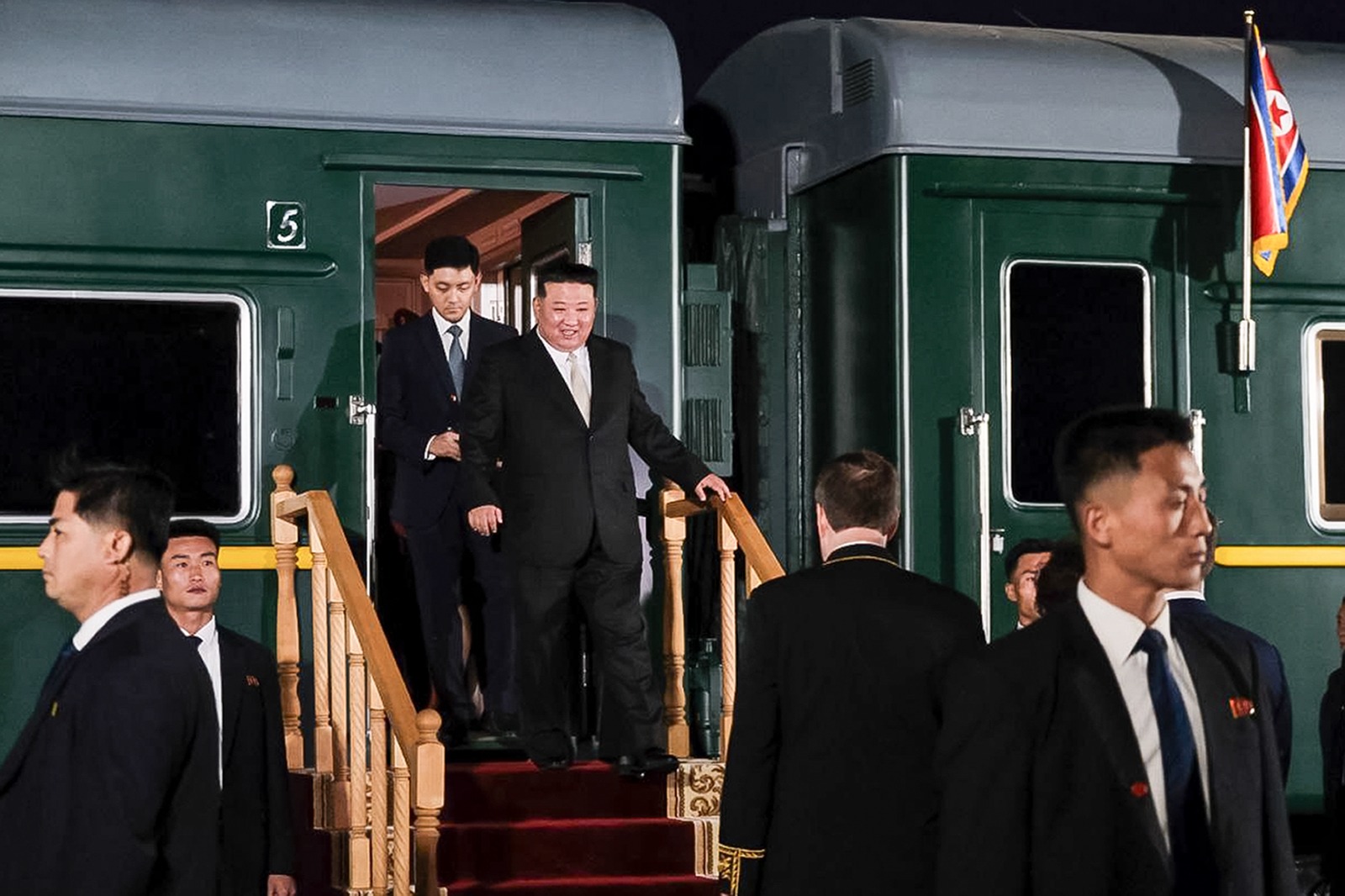 قطار كيم جونغ .. قلعة مصفحة تشبه تجهيزات أفلام جيمس بوند